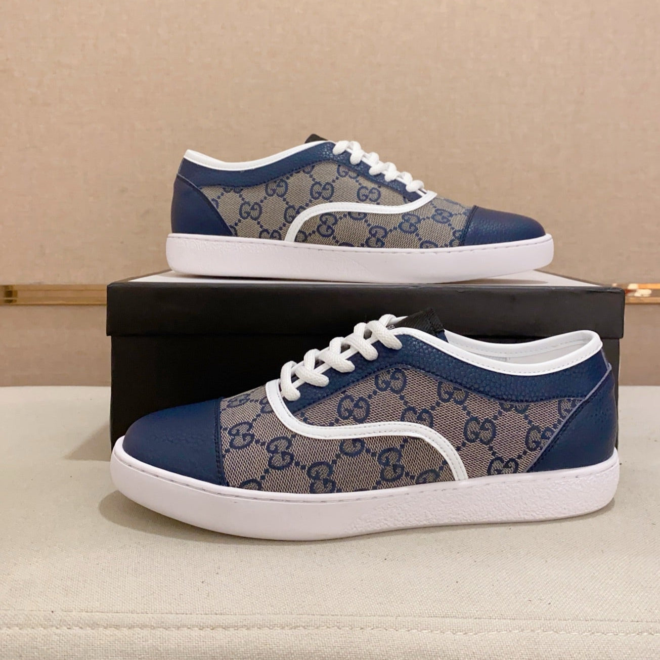 GG Men's Supreme Sneaker Blue Cowhide Printed Fabric 543662