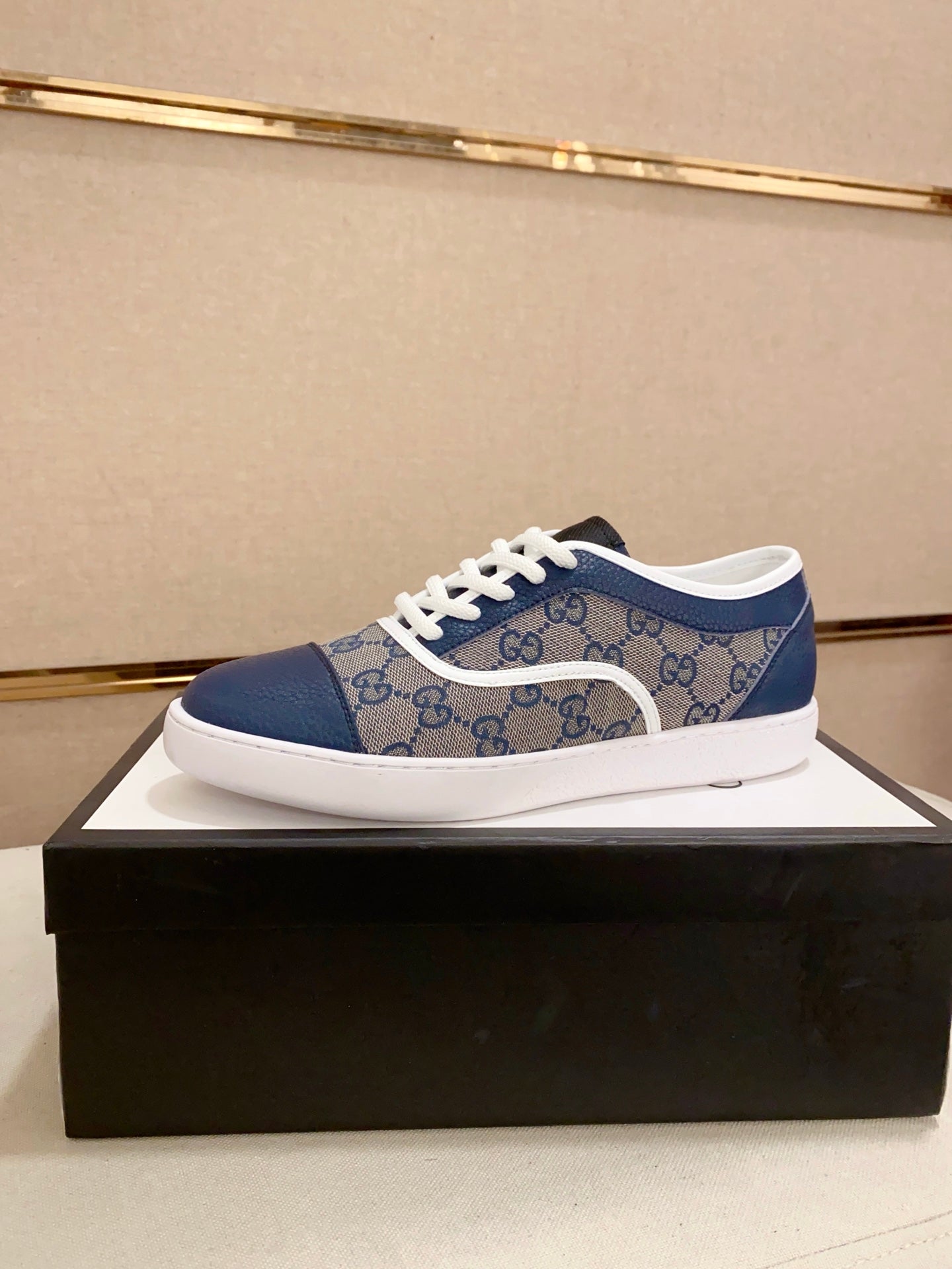 GG Men's Supreme Sneaker Blue Cowhide Printed Fabric 543662