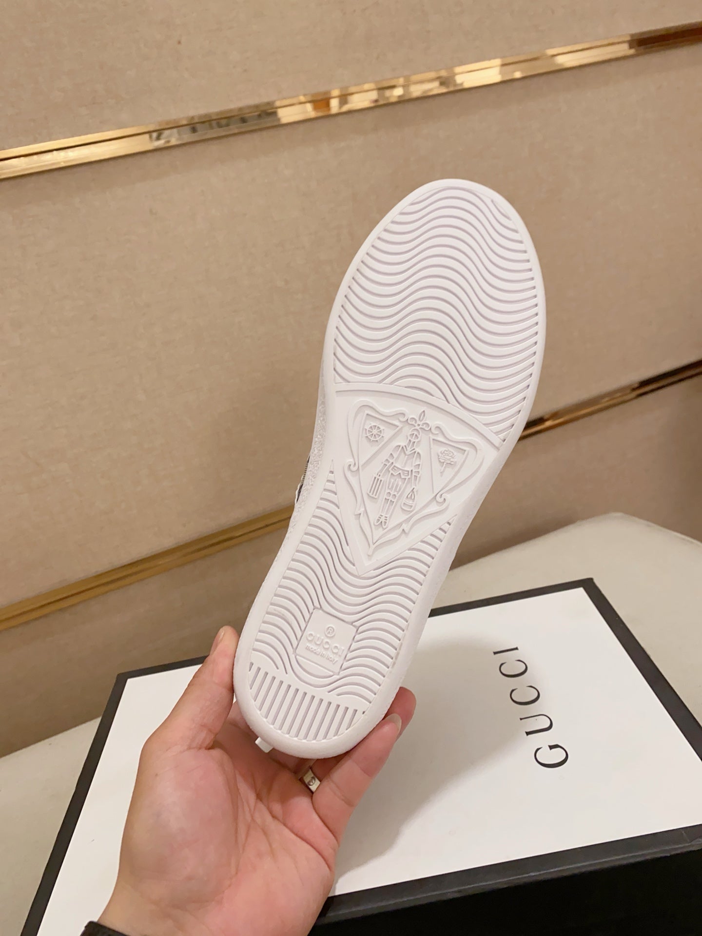 GG Men's Supreme Sneaker Brown Cowhide Printed Fabric 543664