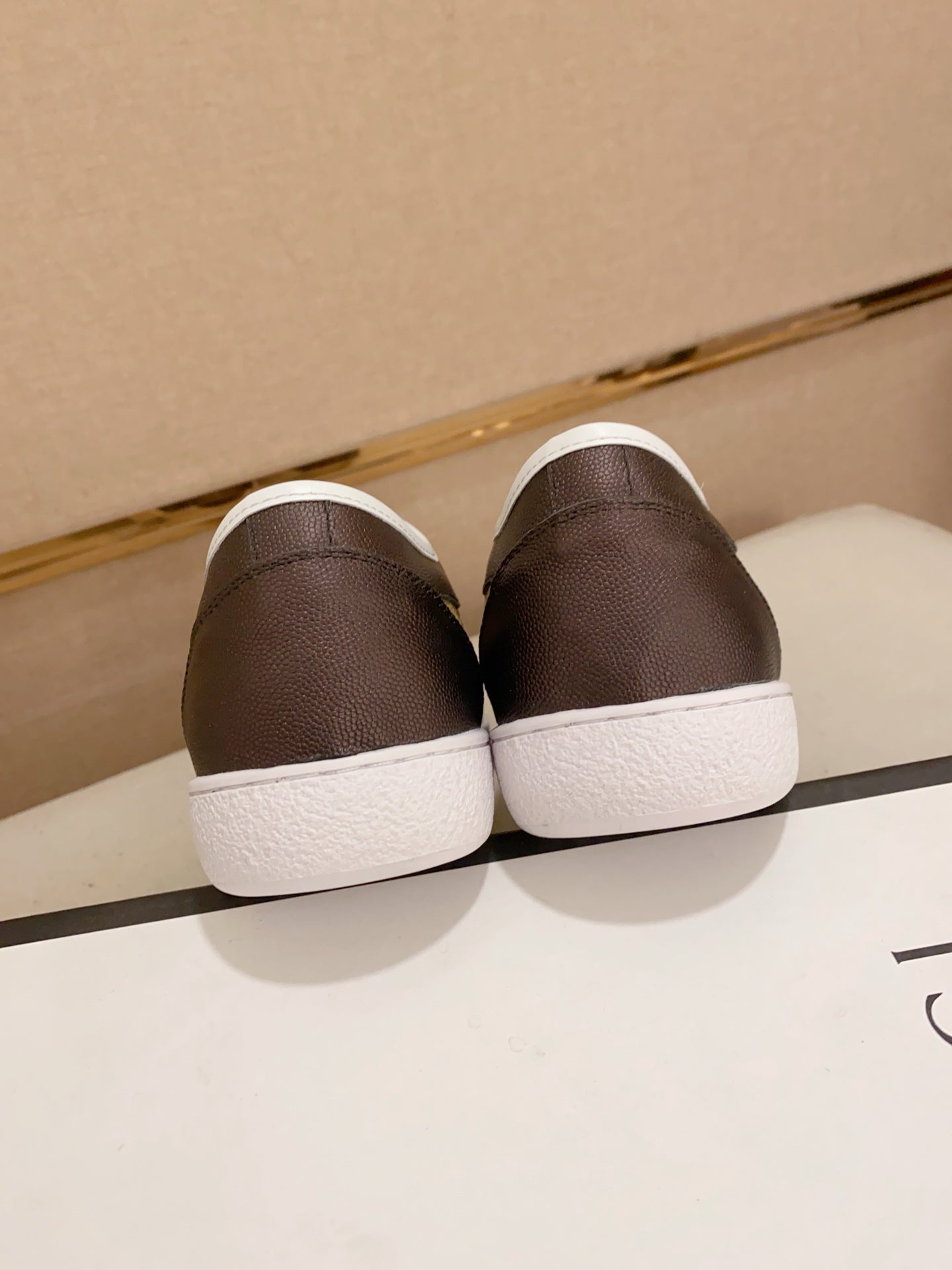 GG Men's Supreme Sneaker Brown Cowhide Printed Fabric 543664