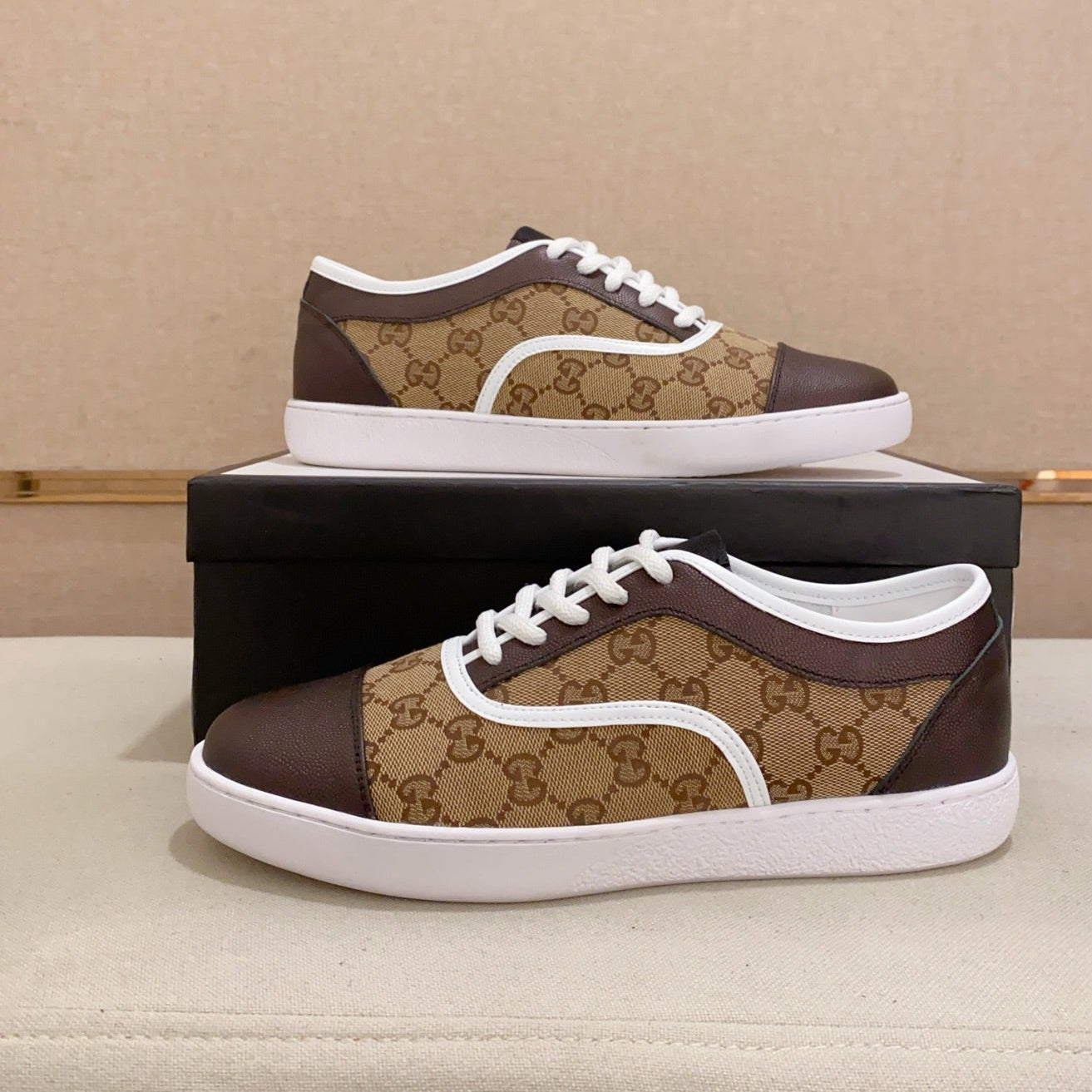 GG Men's Supreme Sneaker Brown Cowhide Printed Fabric 543664