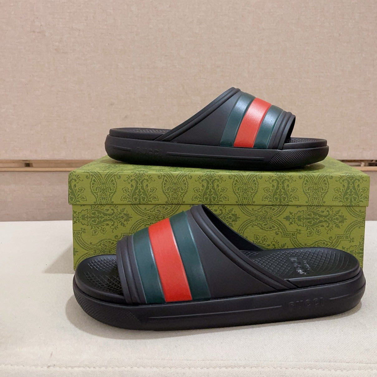 GG Men's Web Slide Black Cowhide 556160