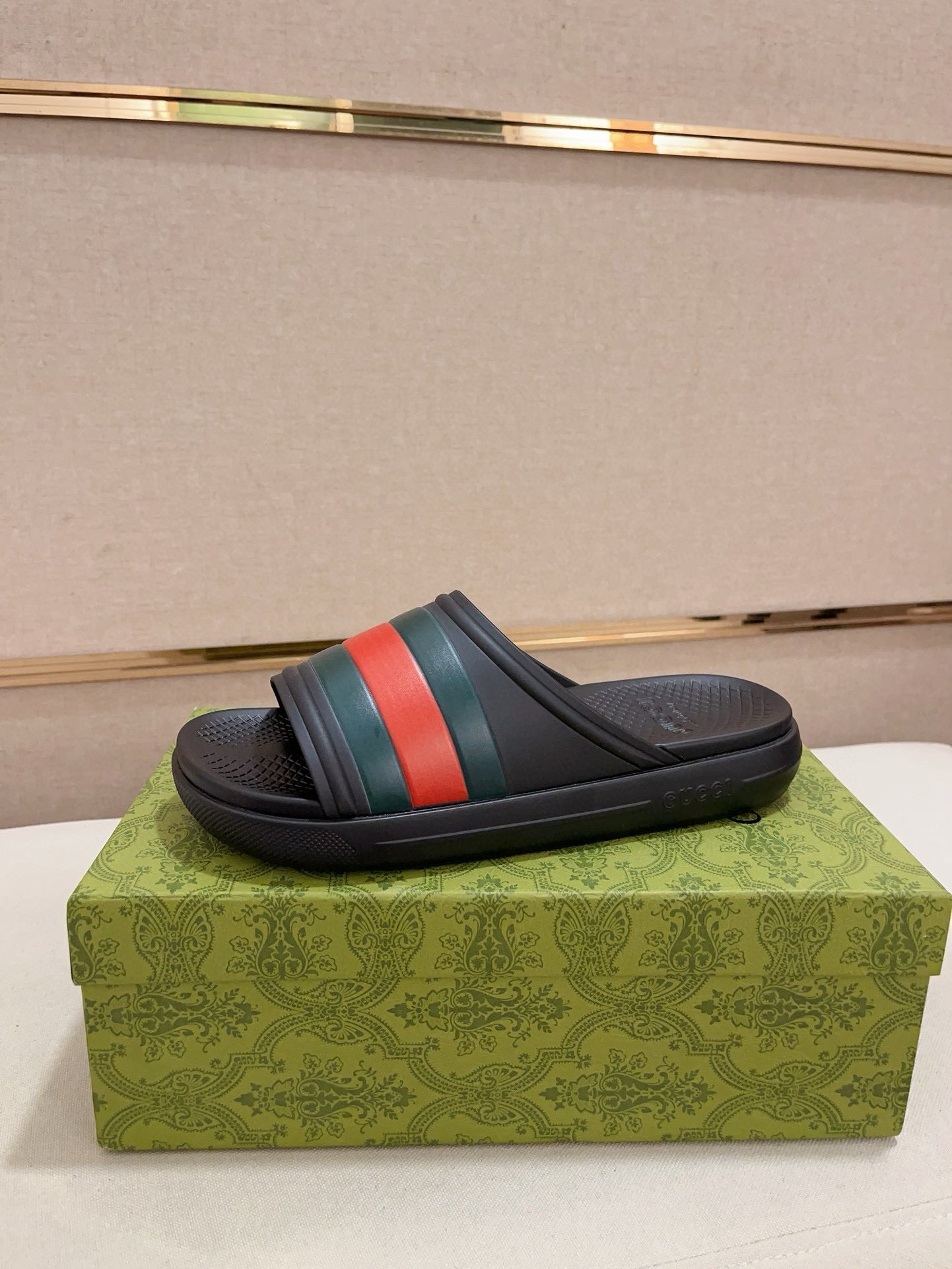 GG Men's Web Slide Black Cowhide 556160