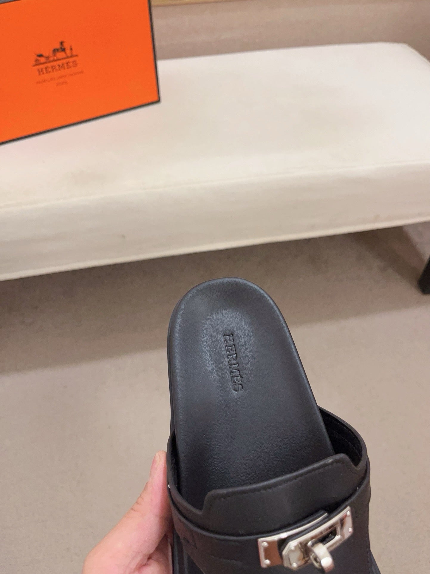 HM Men's Thong Sandals Black Cowhide 564392