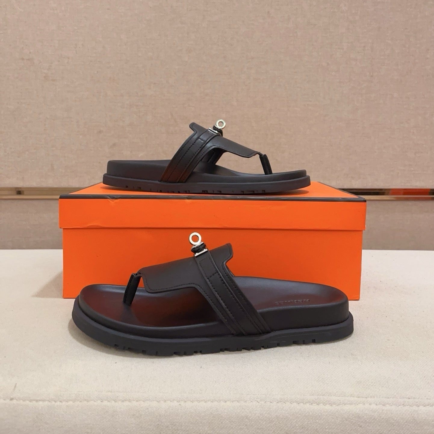 HM Men's Thong Sandals Black Cowhide 564392