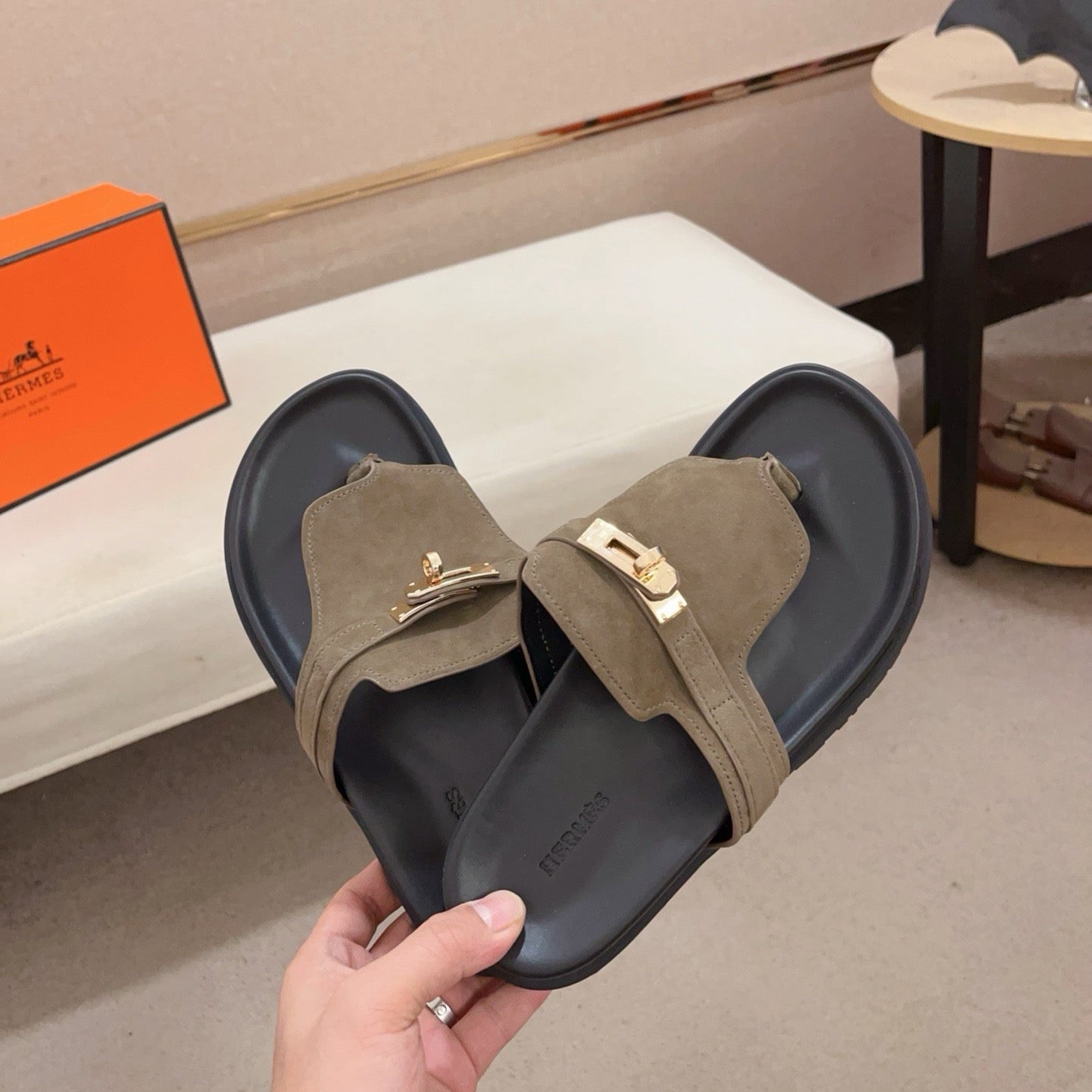 HM Men's Thong Sandals Brown Suede 564393