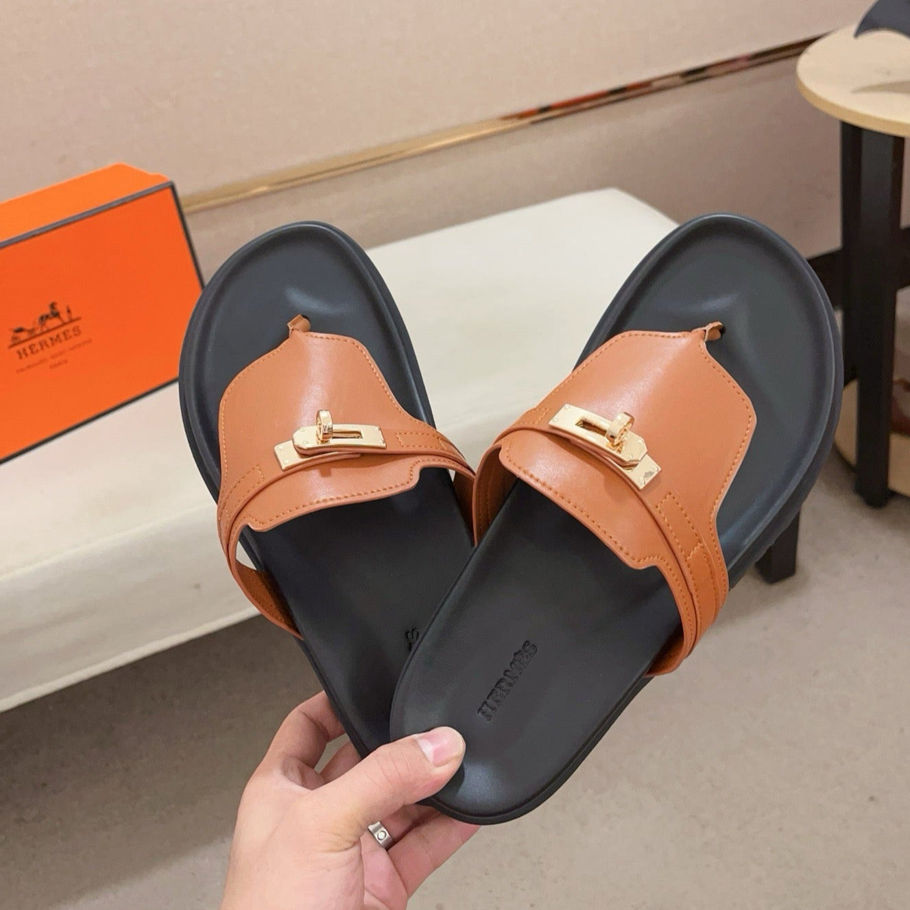 HM Men's Thong Sandals Brown Cowhide 564394