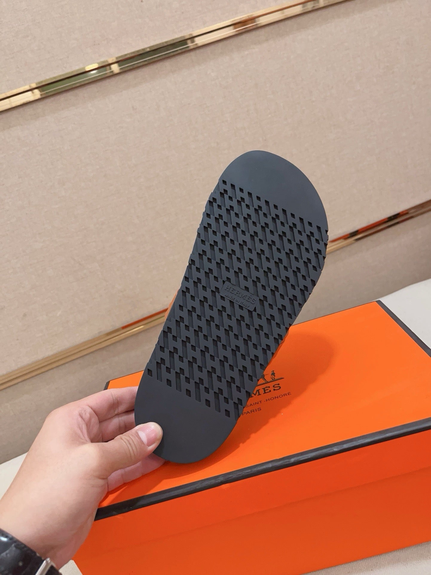 HM Men's Thong Sandals White Cowhide 564395