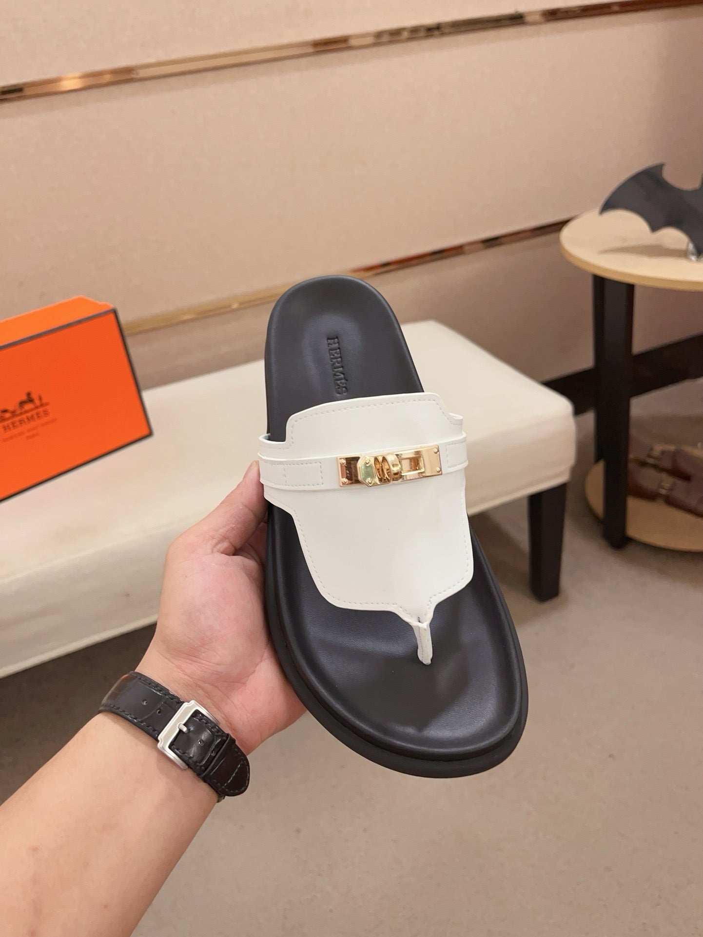 HM Men's Thong Sandals White Cowhide 564395