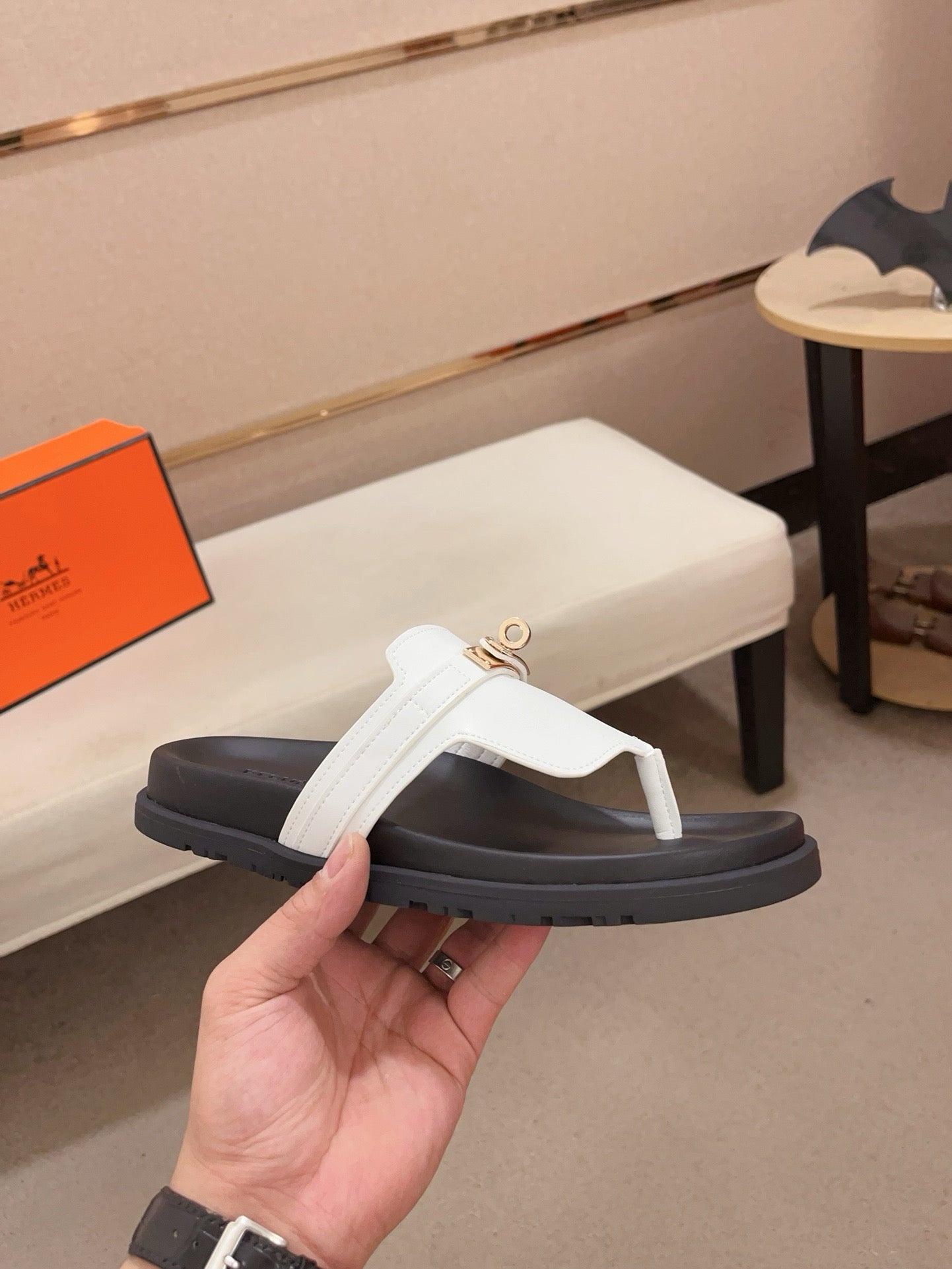 HM Men's Thong Sandals White Cowhide 564395