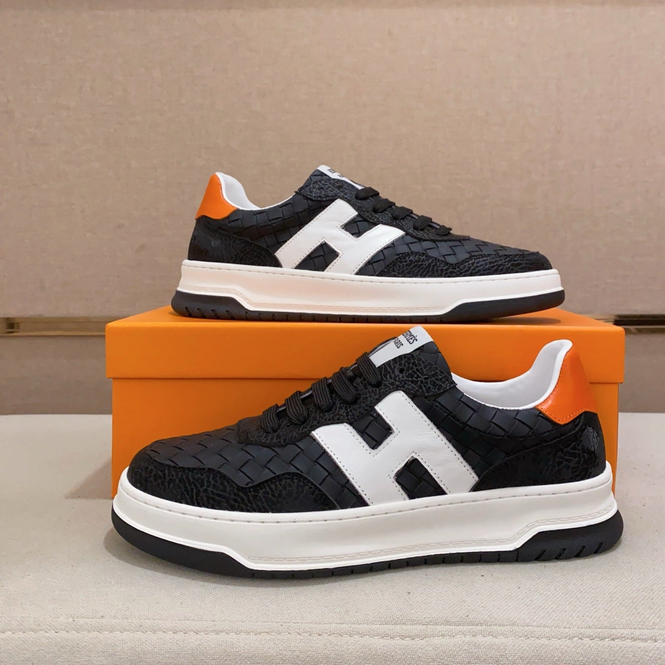 HM Men's Sneaker Black Sheepskin 566255