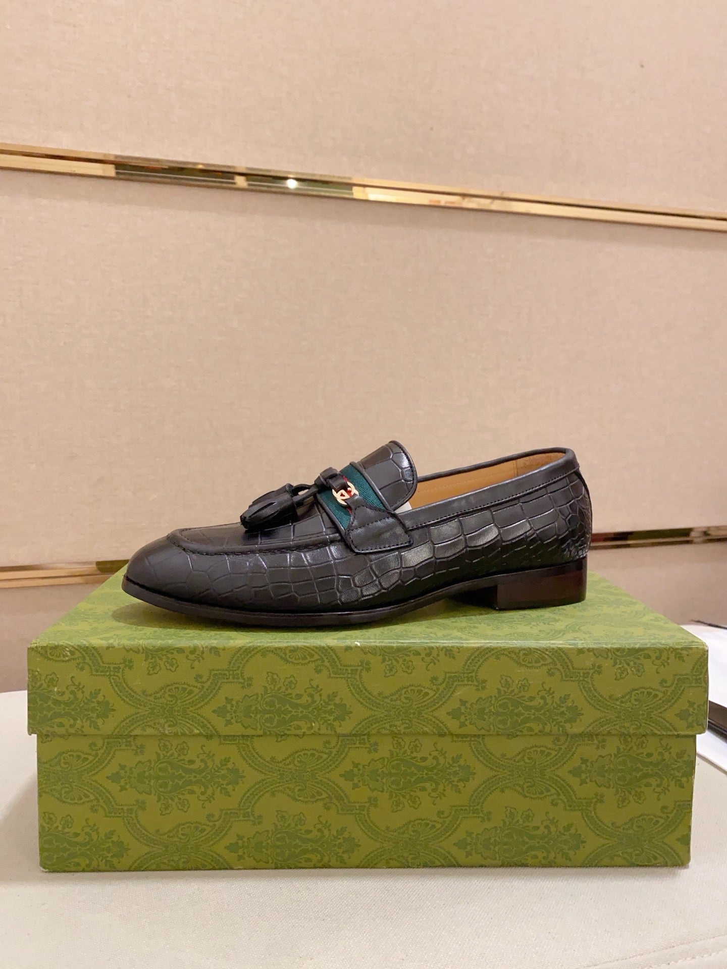 GG Men's Tassel Loafer Black Embossed Cowhide 573361
