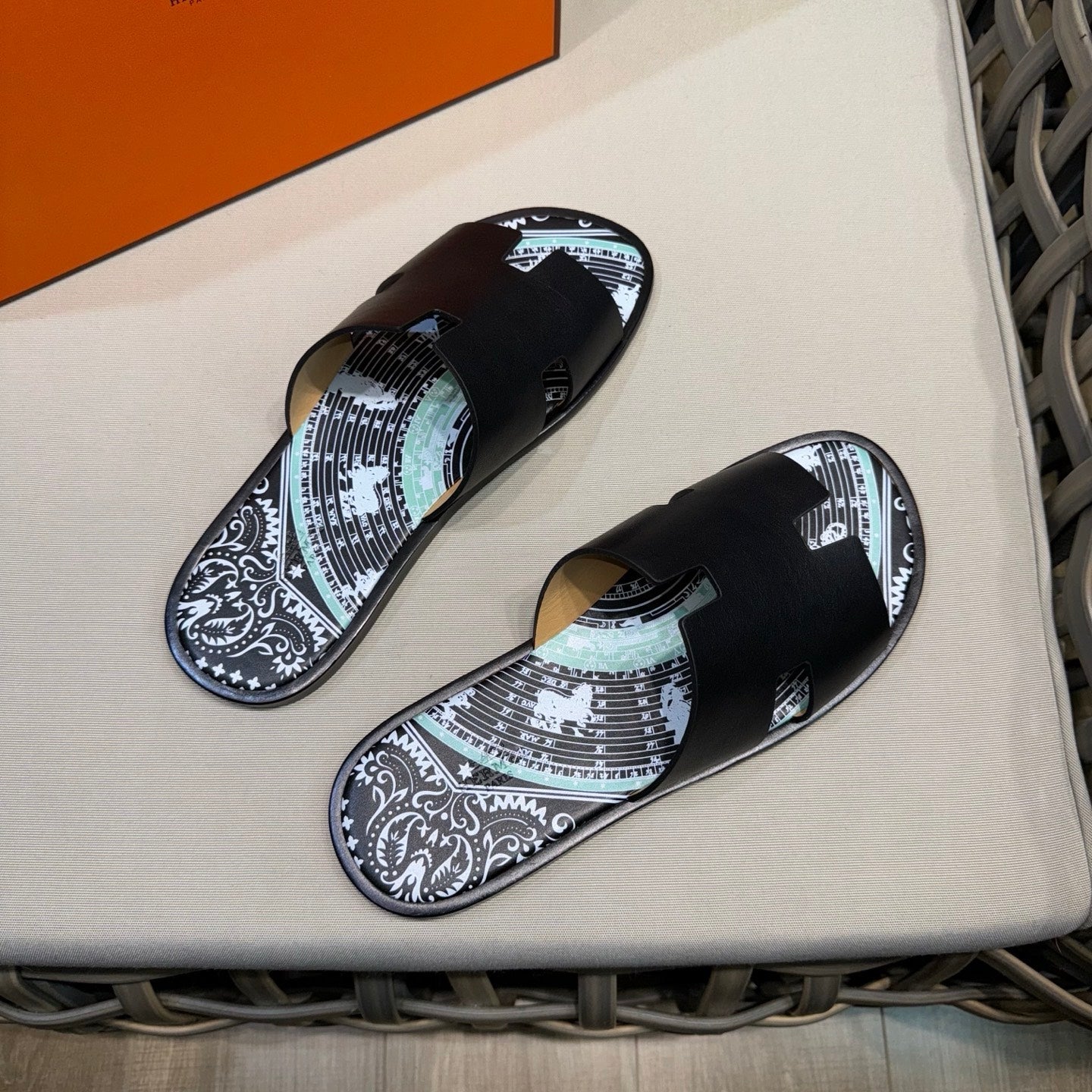 HM Men's Izmir Slide Black Cowhide 540346