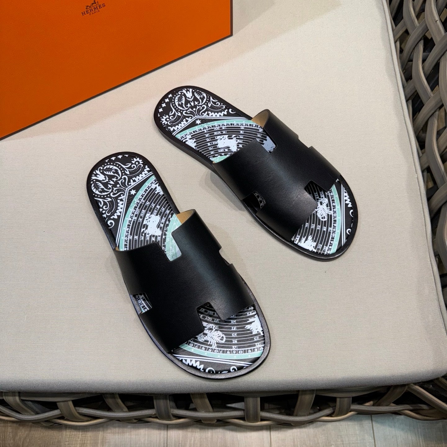 HM Men's Izmir Slide Black Cowhide 540346