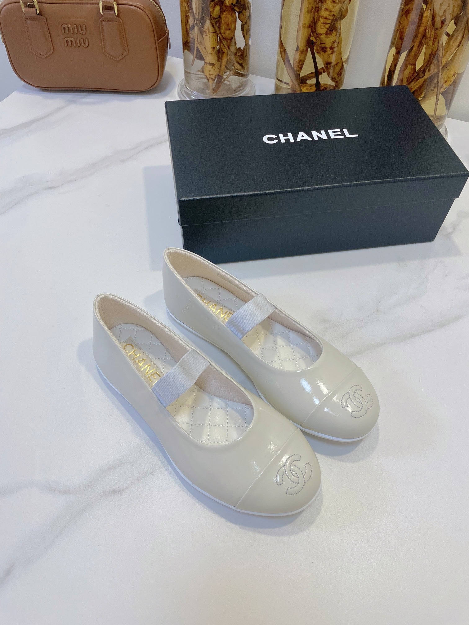 CC Mary Janes In Ivory White Glossy Lambskin 144378