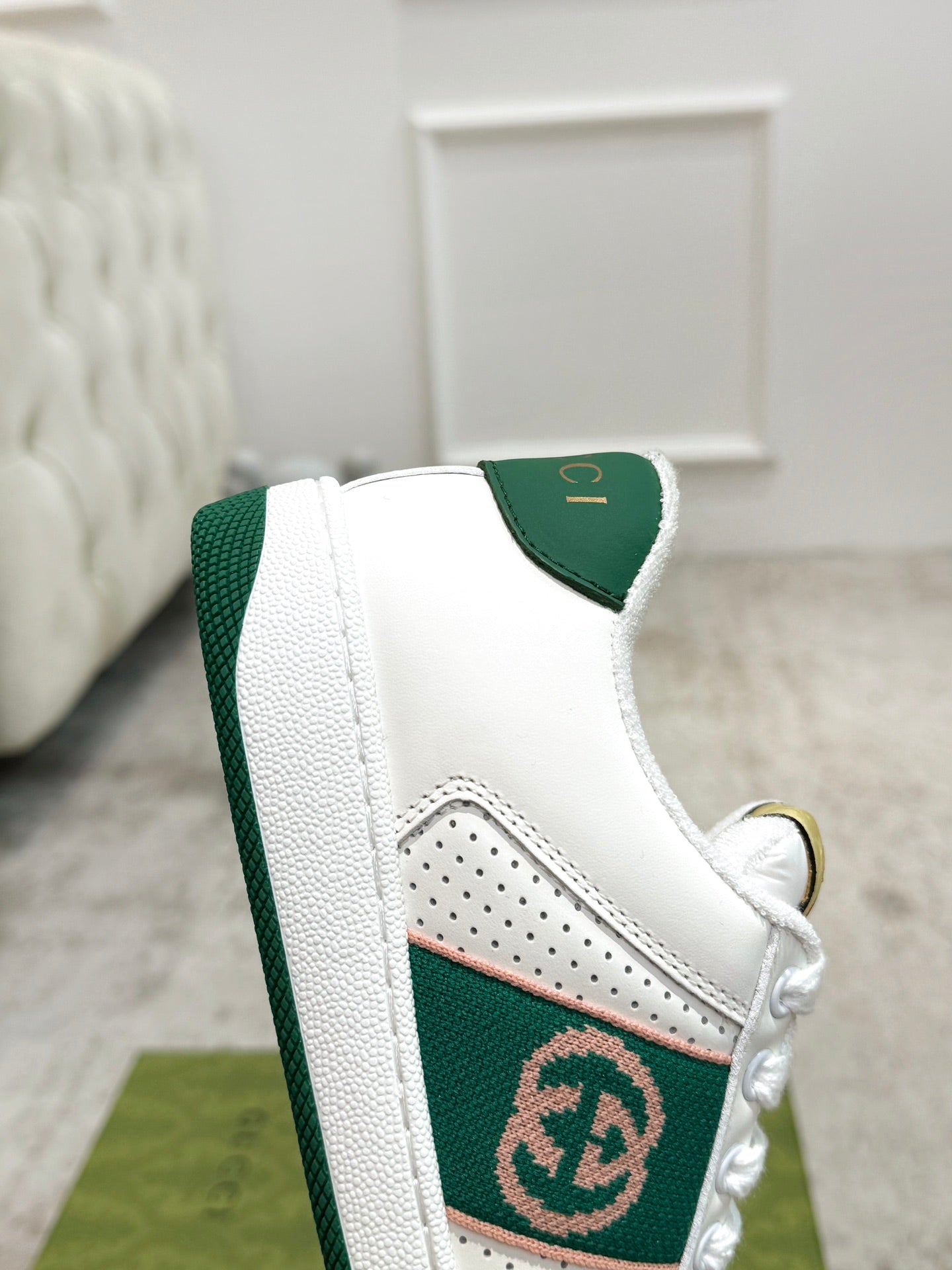 GG Men's Screener Sneaker White Green Sheepskin 574738