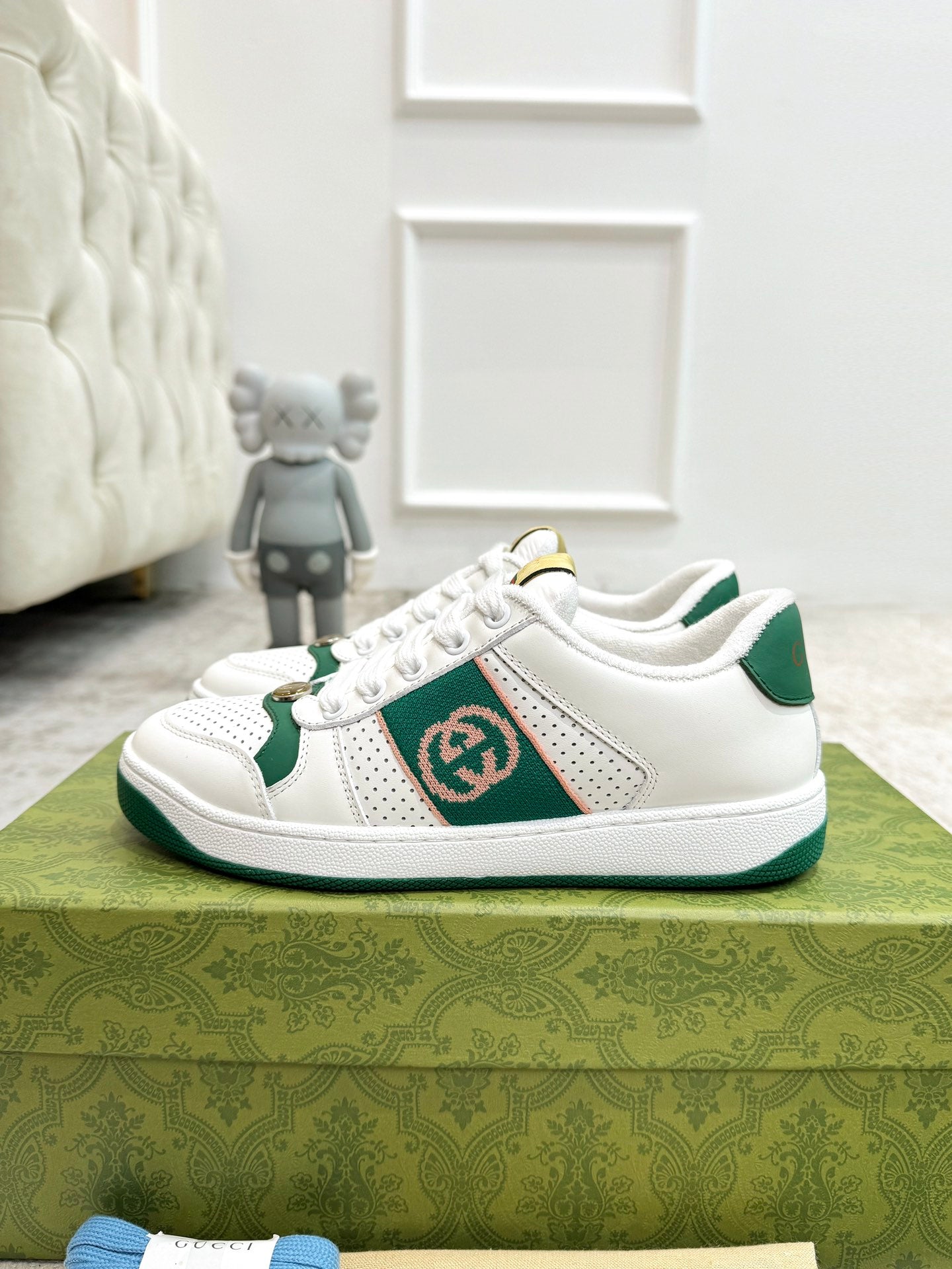 GG Men's Screener Sneaker White Green Sheepskin 574738