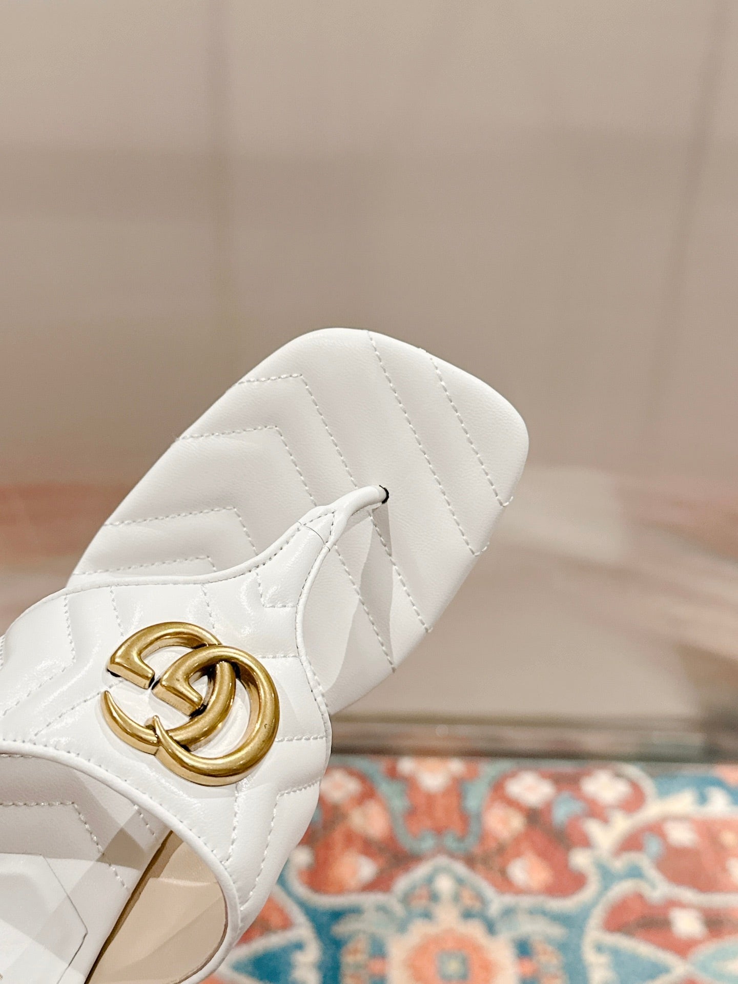 HIGH THONG MULE 55MM IN WHITE CALFSKIN WITH GOLD HARDWARE