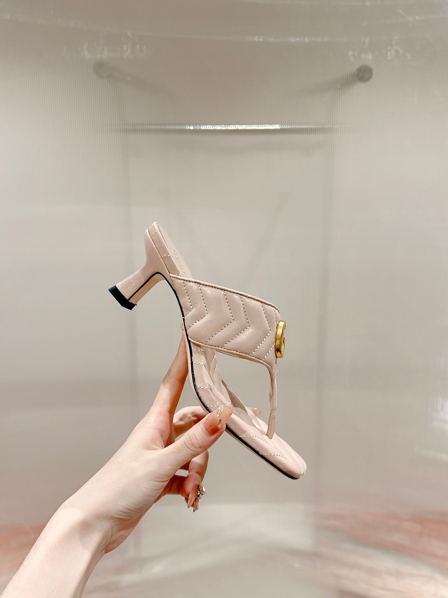 HIGH THONG MULE 55MM IN BEIGE CREAM CALFSKIN WITH GOLD HARDWARE