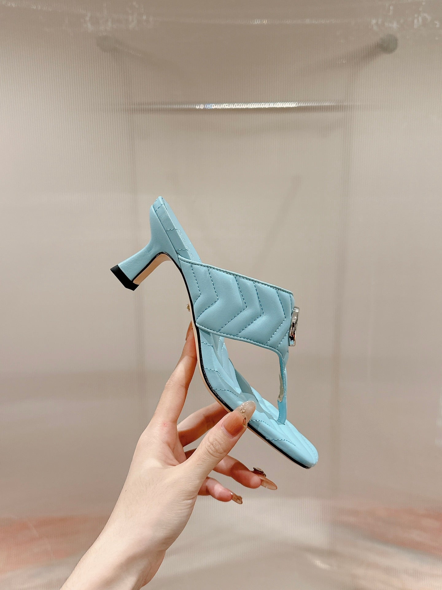 HIGH THONG MULE 55MM IN SKY BLUE CALFSKIN WITH GOLD HARDWARE