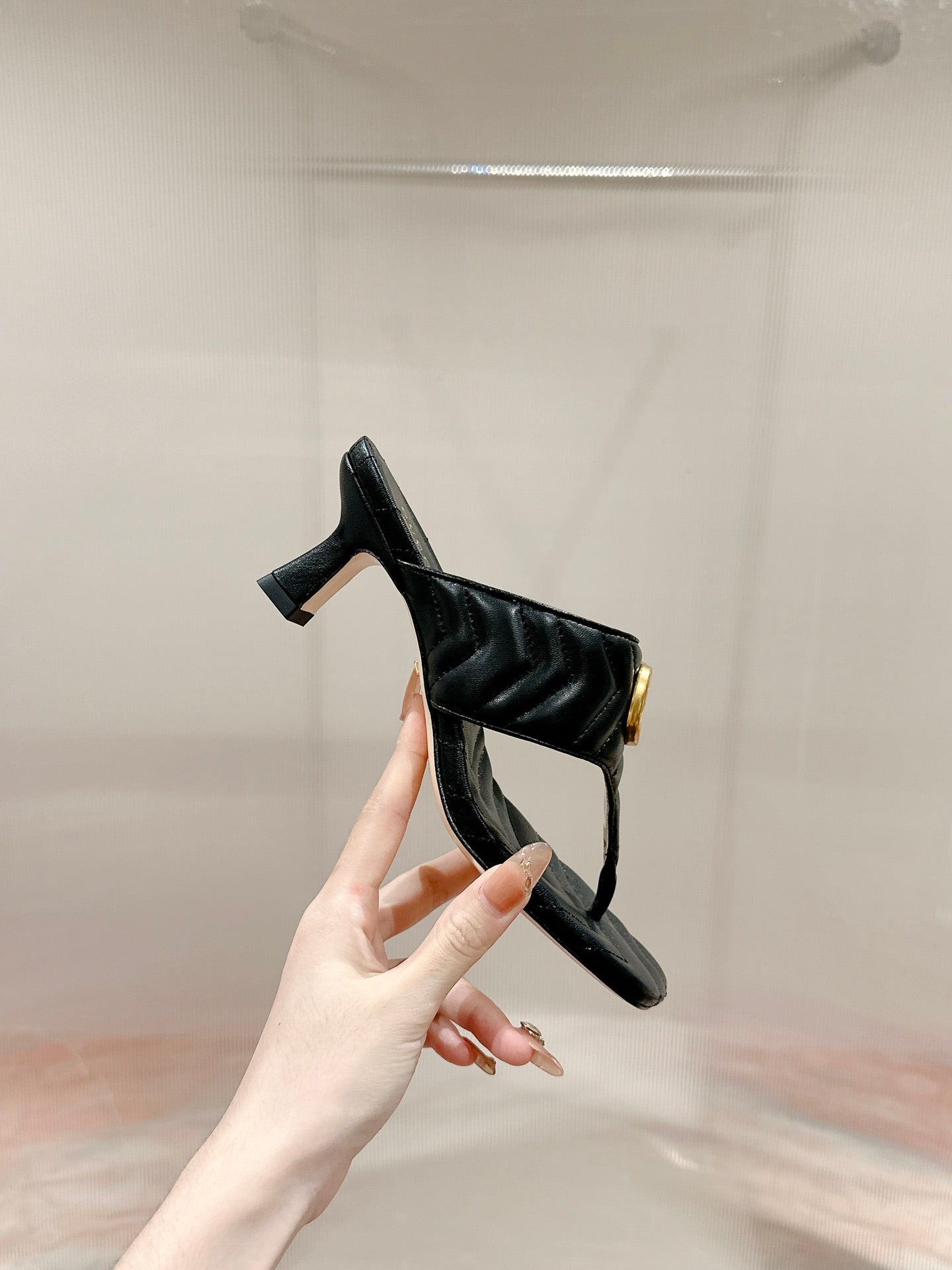 HIGH THONG MULE 55MM IN BLACK CALFSKIN WITH GOLD HARDWARE