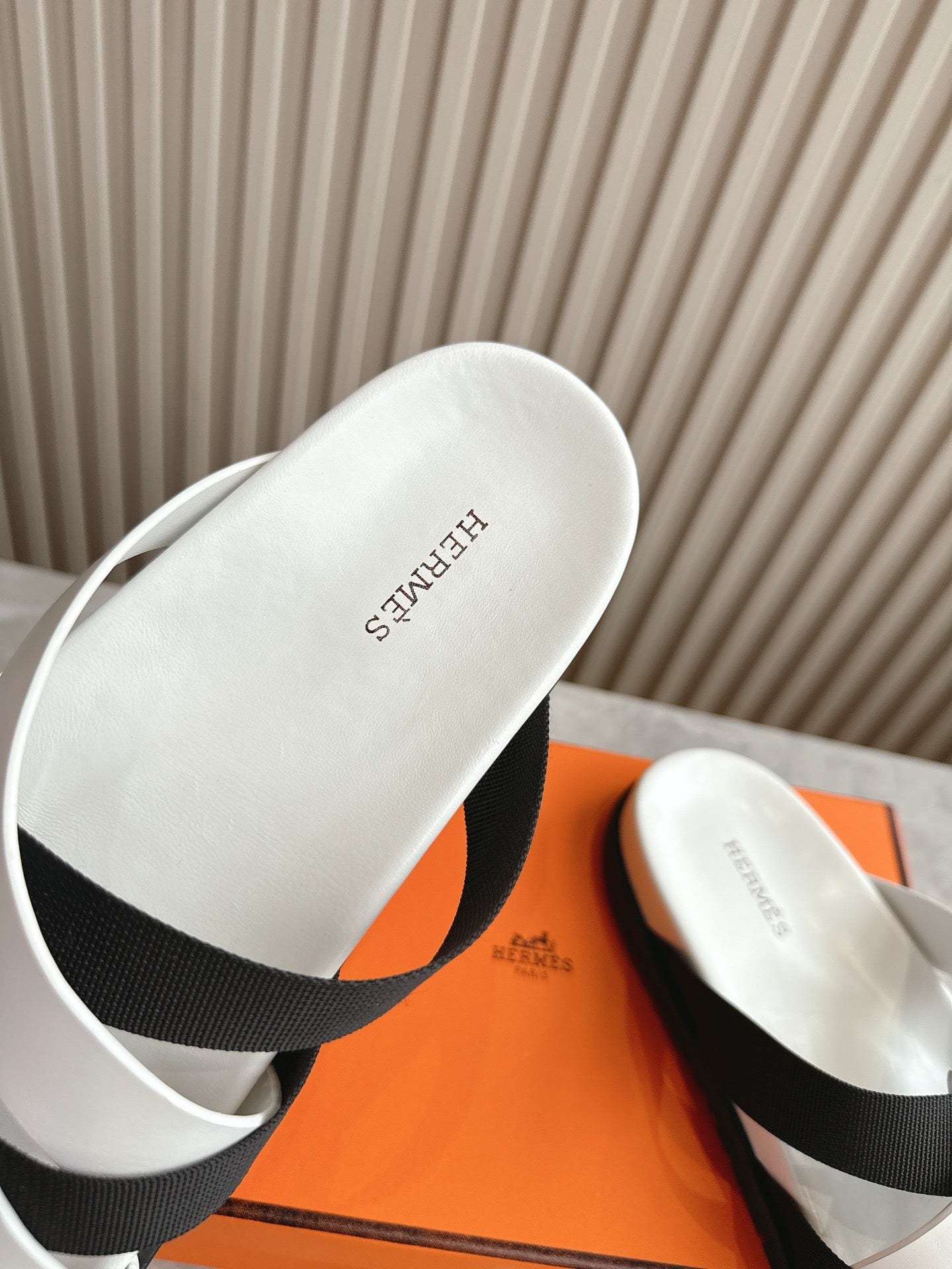 HM Kazimir Sandal White Black Lamb Leather Cloth 312839