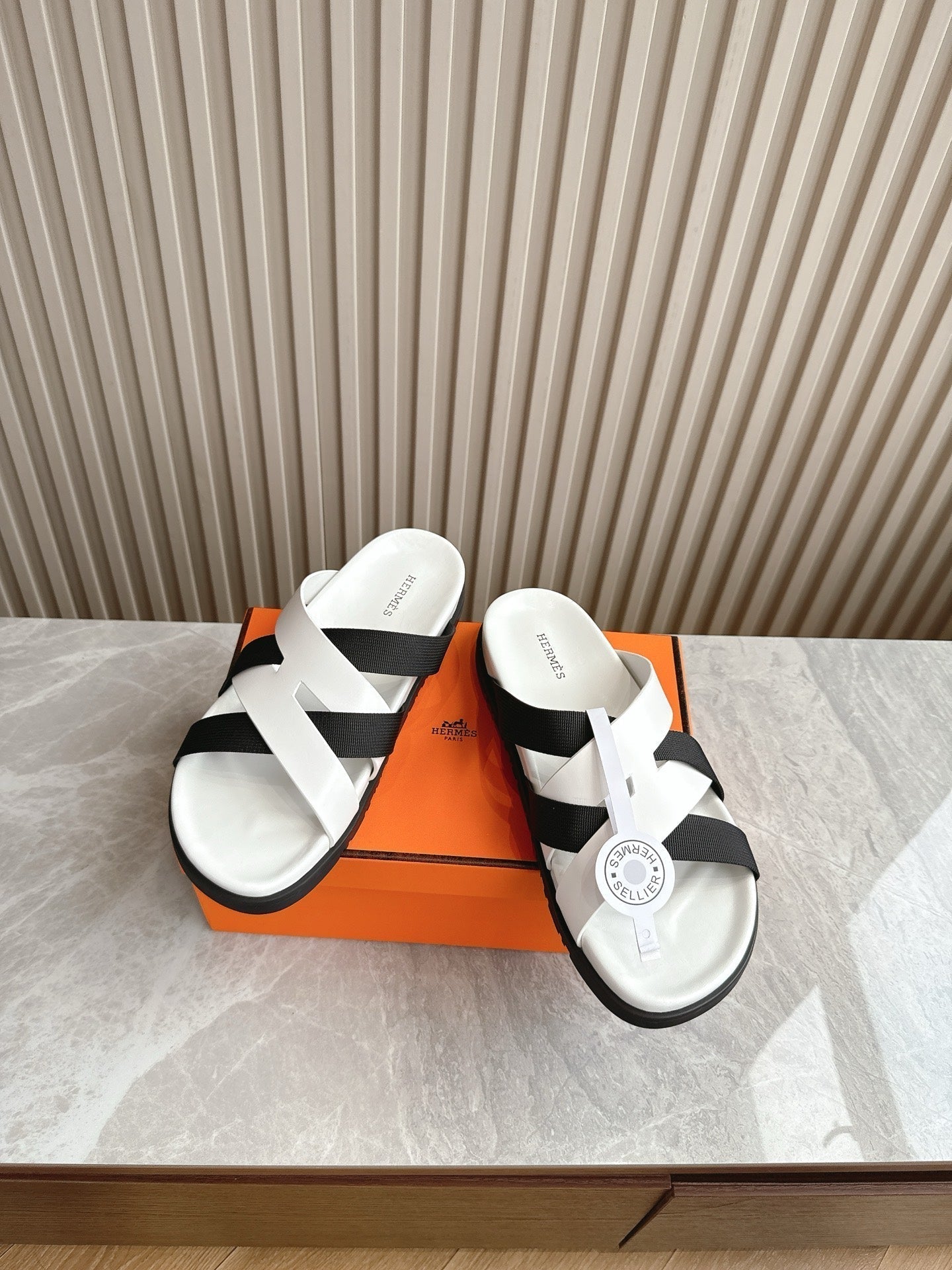 HM Kazimir Sandal White Black Lamb Leather Cloth 312839