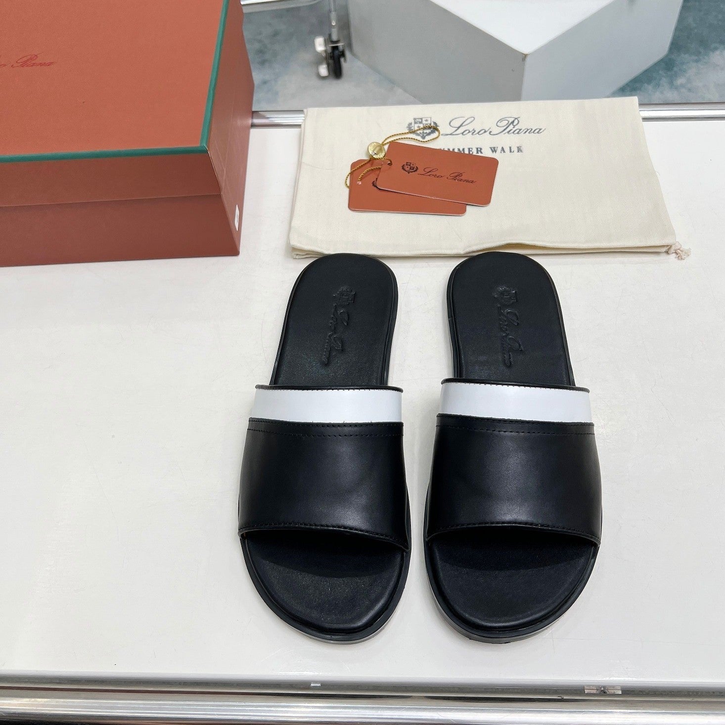 LP SLIPPER PATHON BLACK CALFSKIN