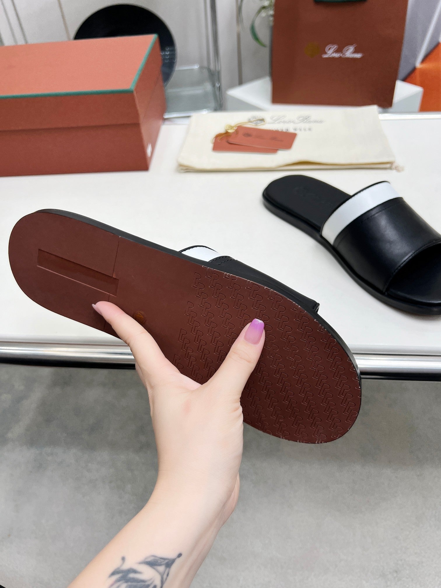 LP SLIPPER PATHON BLACK CALFSKIN