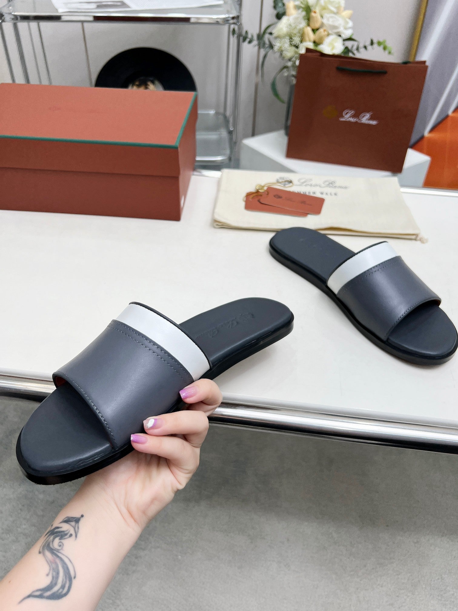 LP SLIPPER PATHON PEWTER CALFSKIN