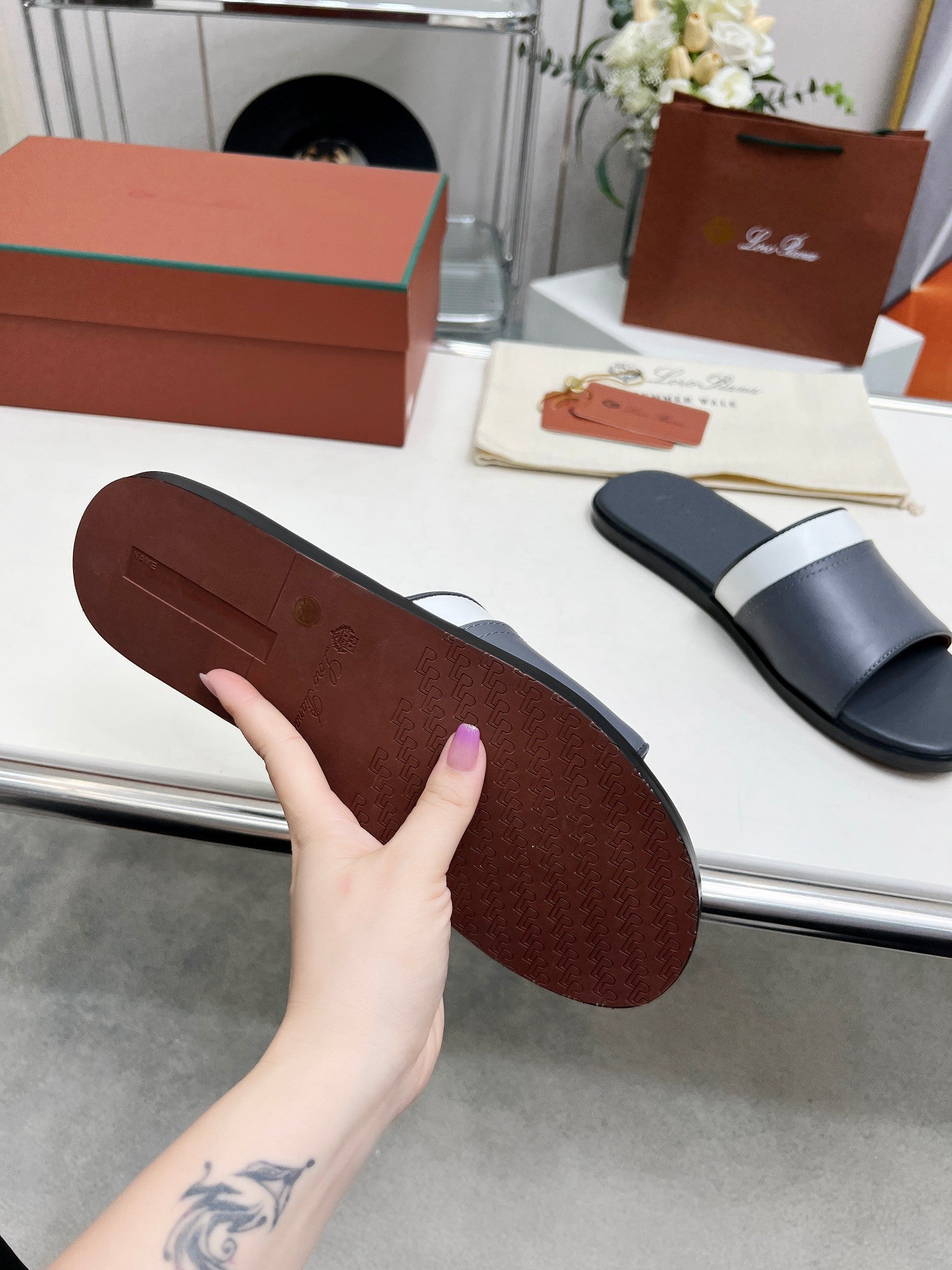 LP SLIPPER PATHON PEWTER CALFSKIN