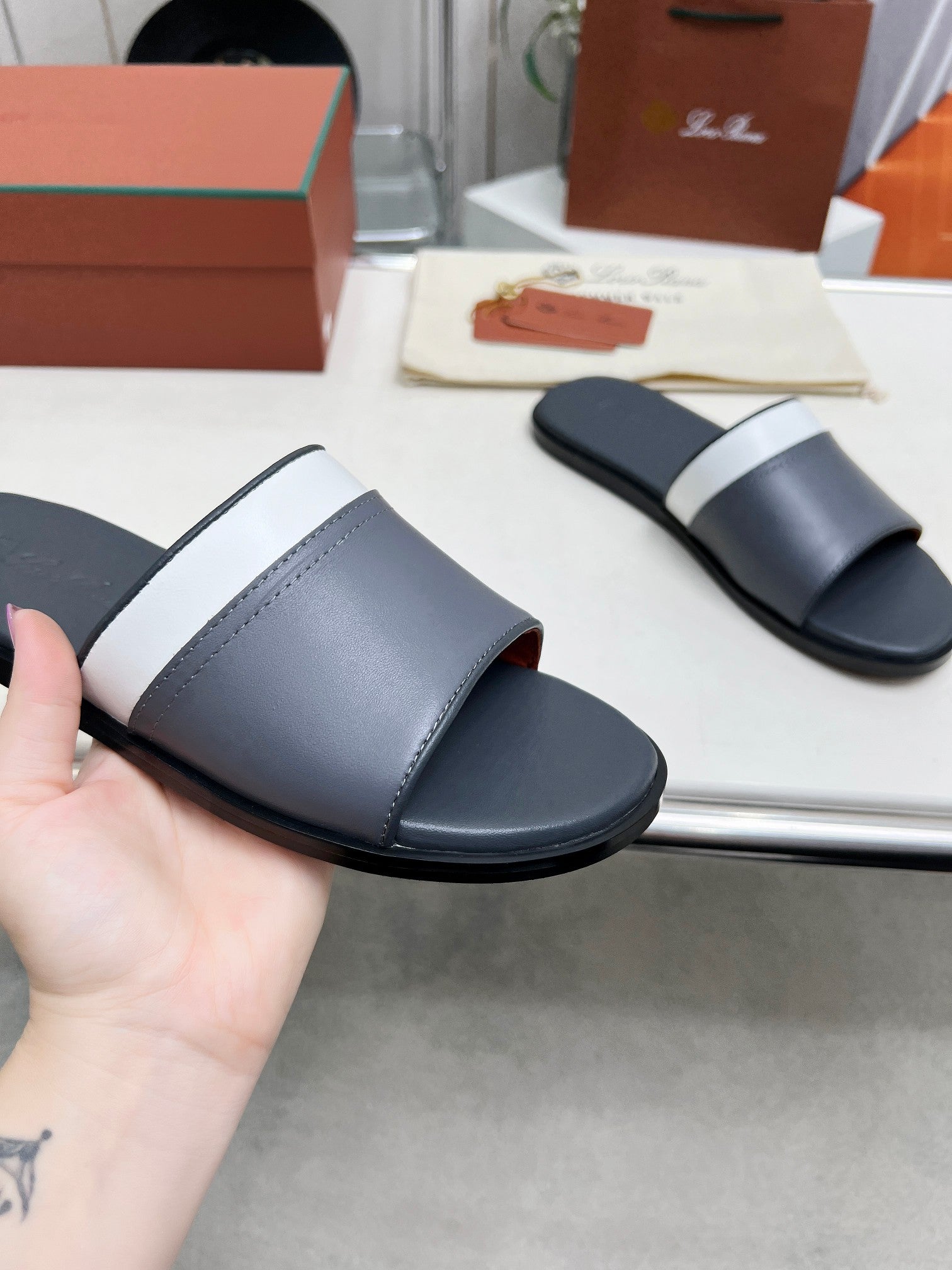 LP SLIPPER PATHON PEWTER CALFSKIN