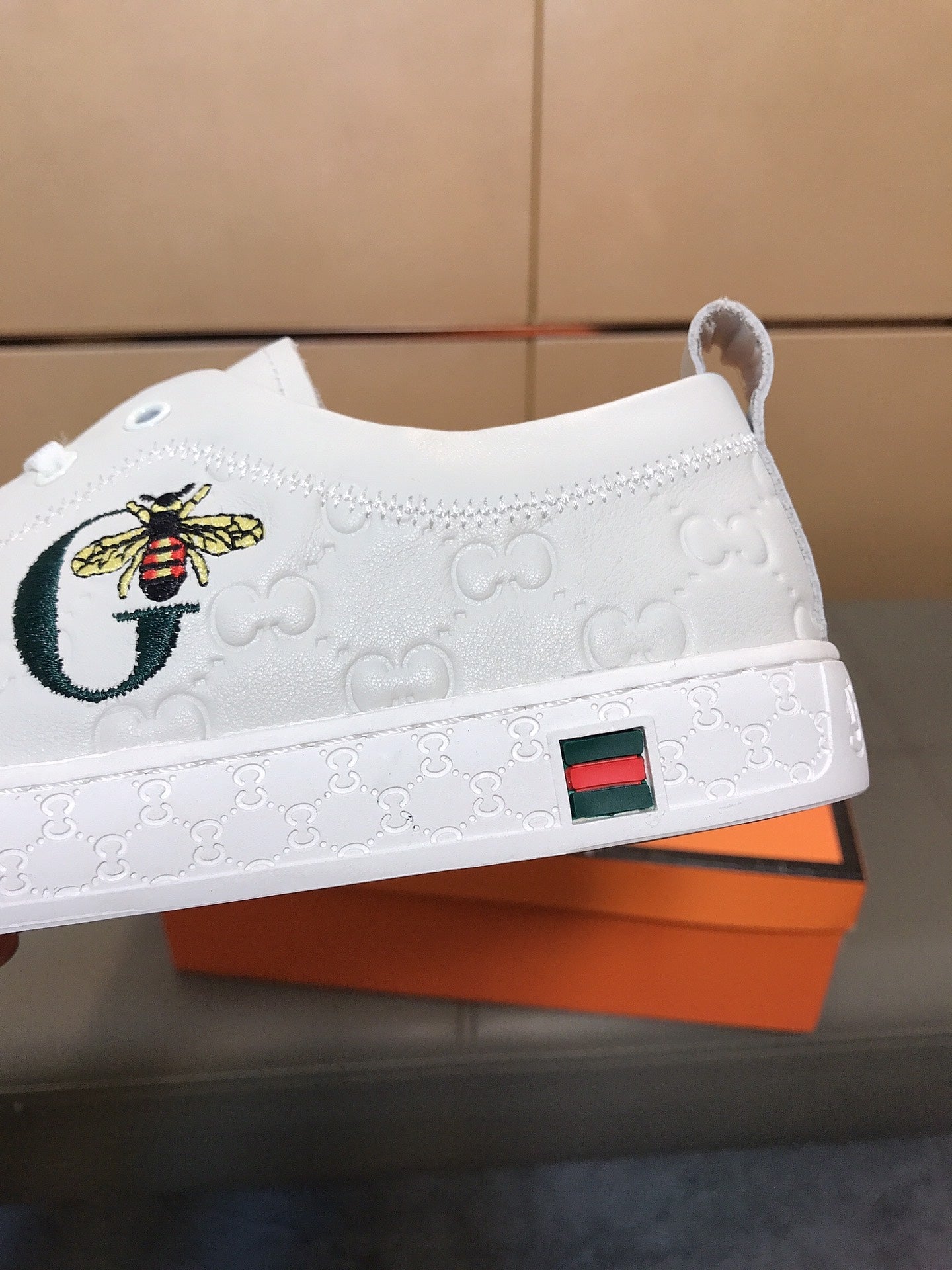 GG Men's Bee Sneaker White Embossed Pigskin 531261