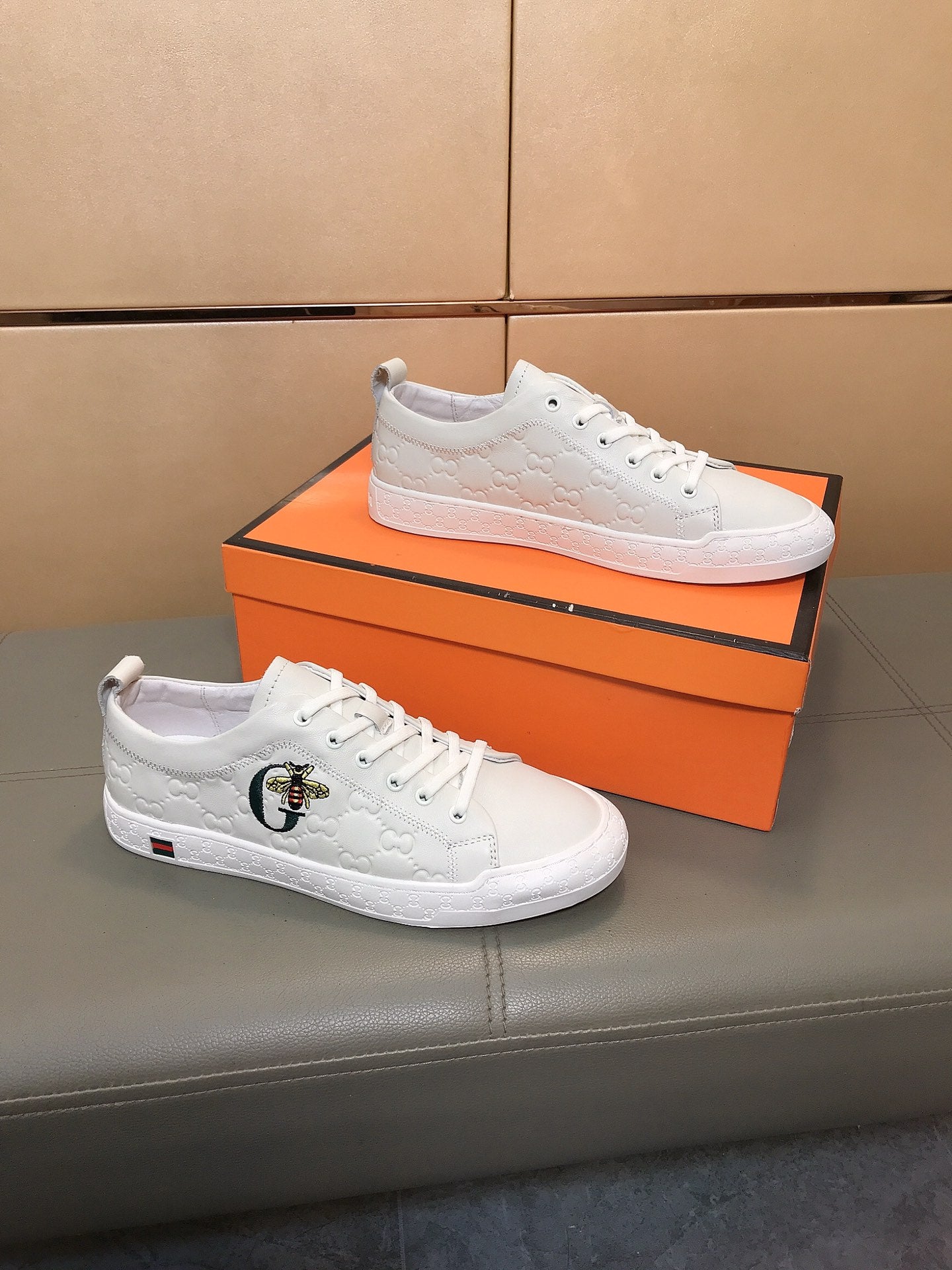 GG Men's Bee Sneaker White Embossed Pigskin 531261