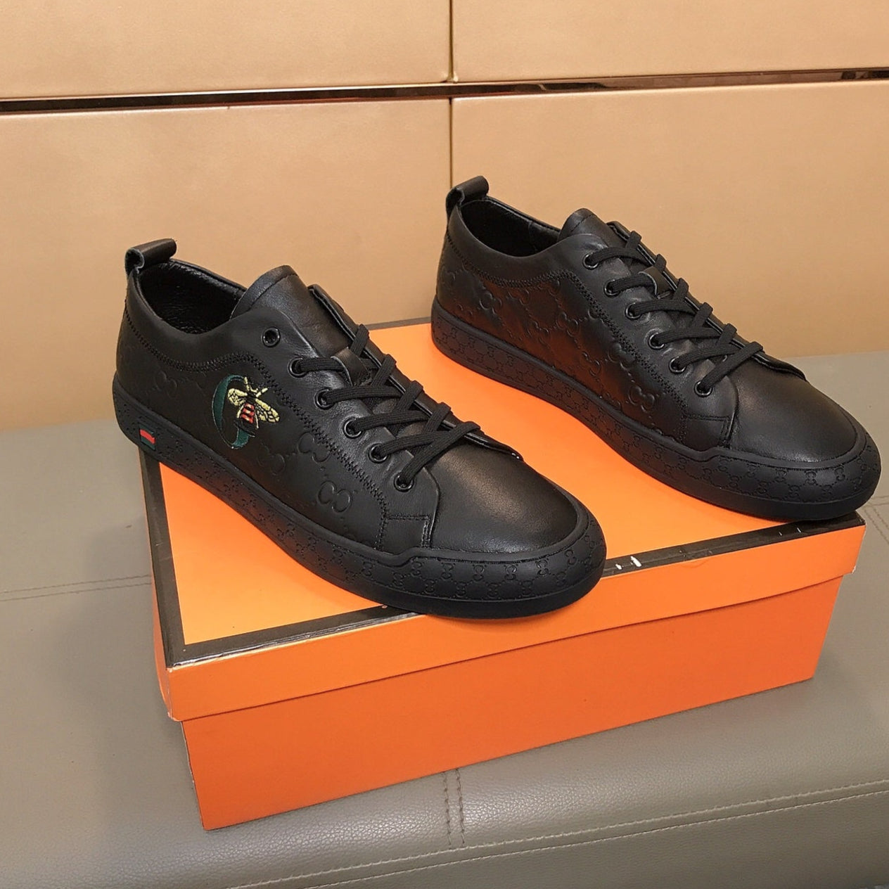 GG Men's Bee Sneaker Black Embossed Pigskin 531262