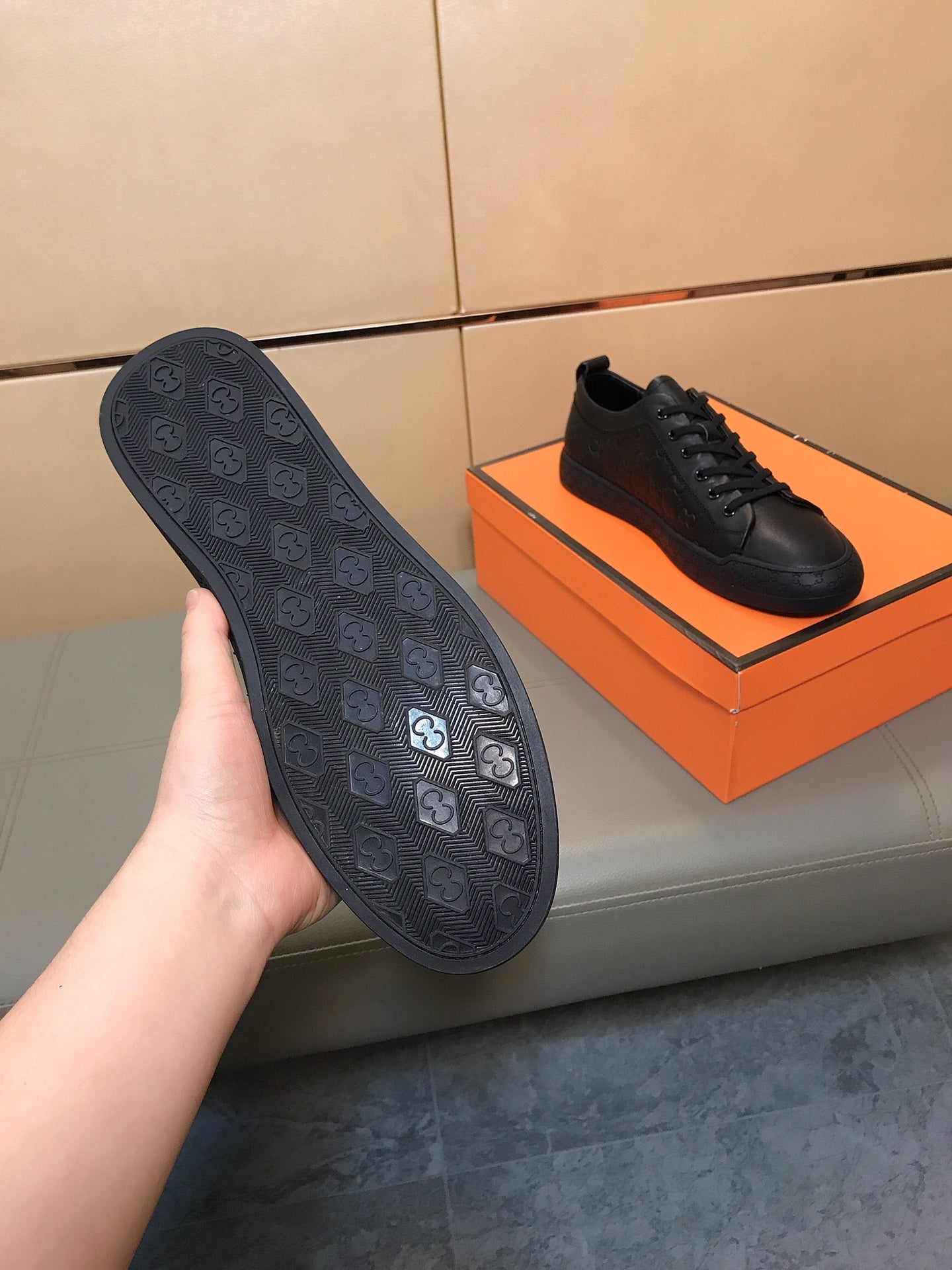 GG Men's Bee Sneaker Black Embossed Pigskin 531262