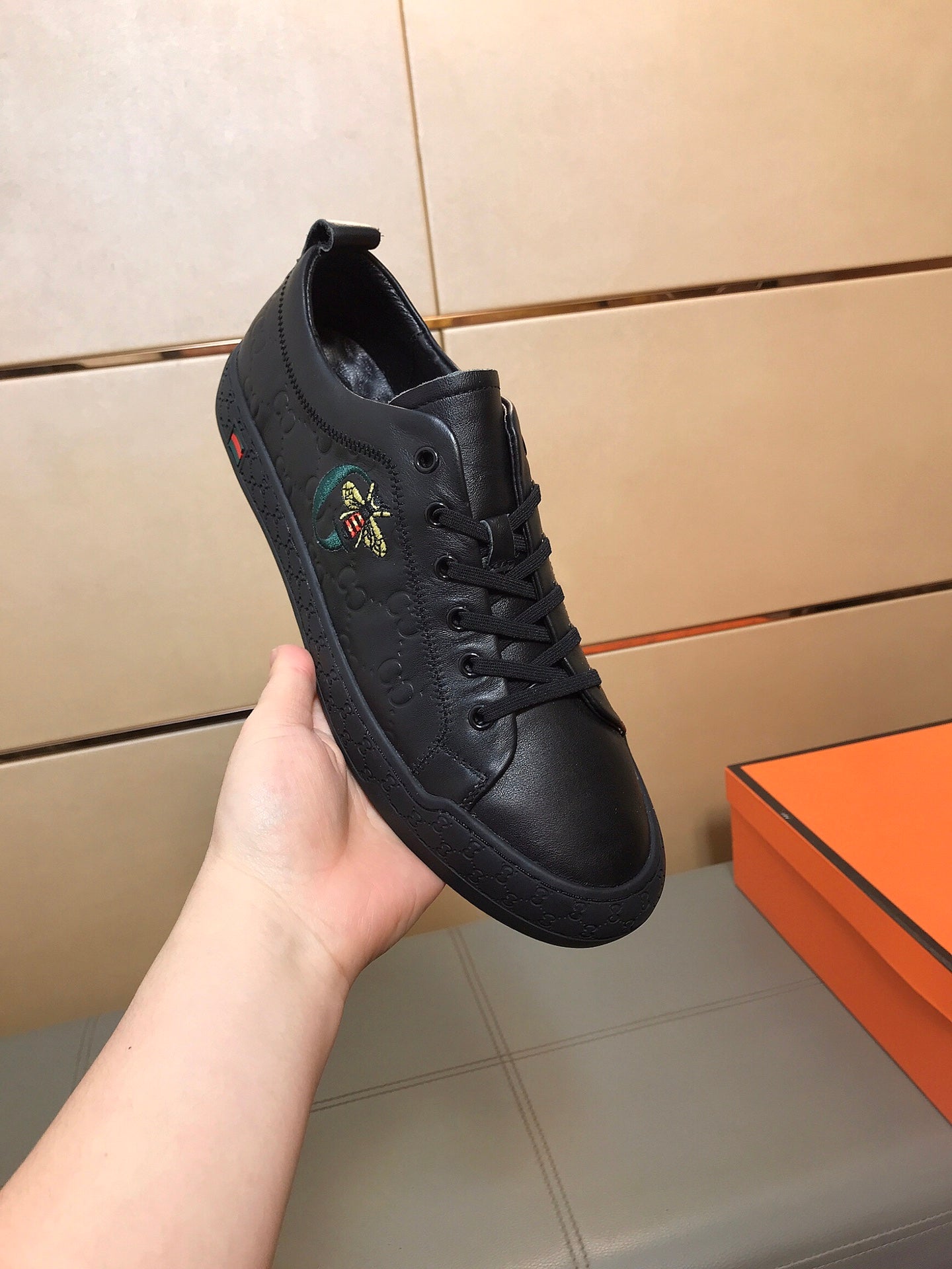 GG Men's Bee Sneaker Black Embossed Pigskin 531262