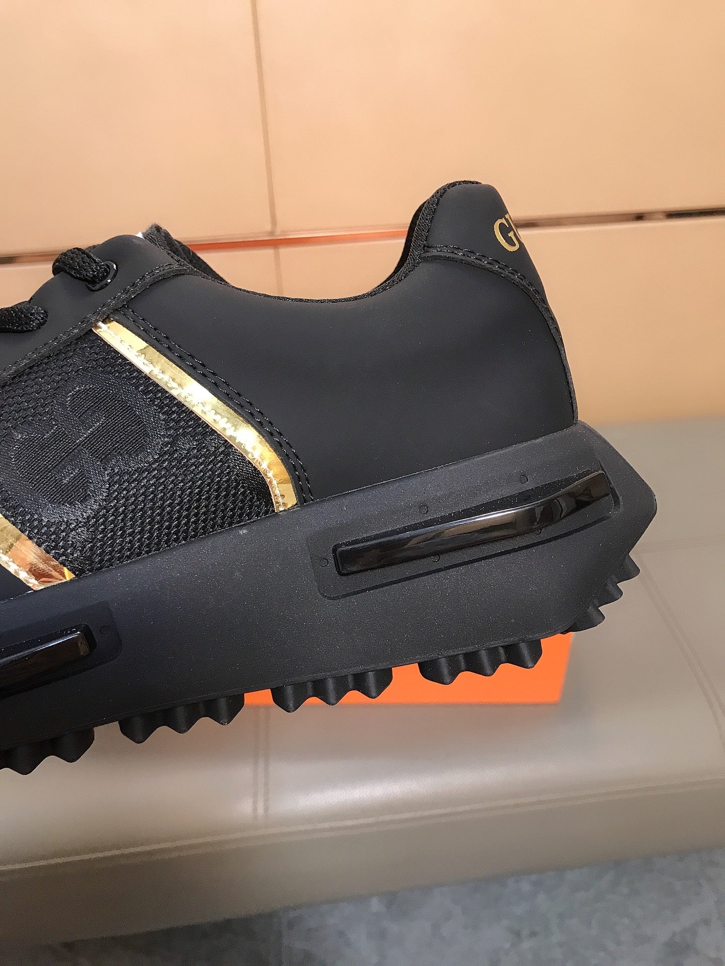 GG Men's Sneaker Black Cowhide 735852