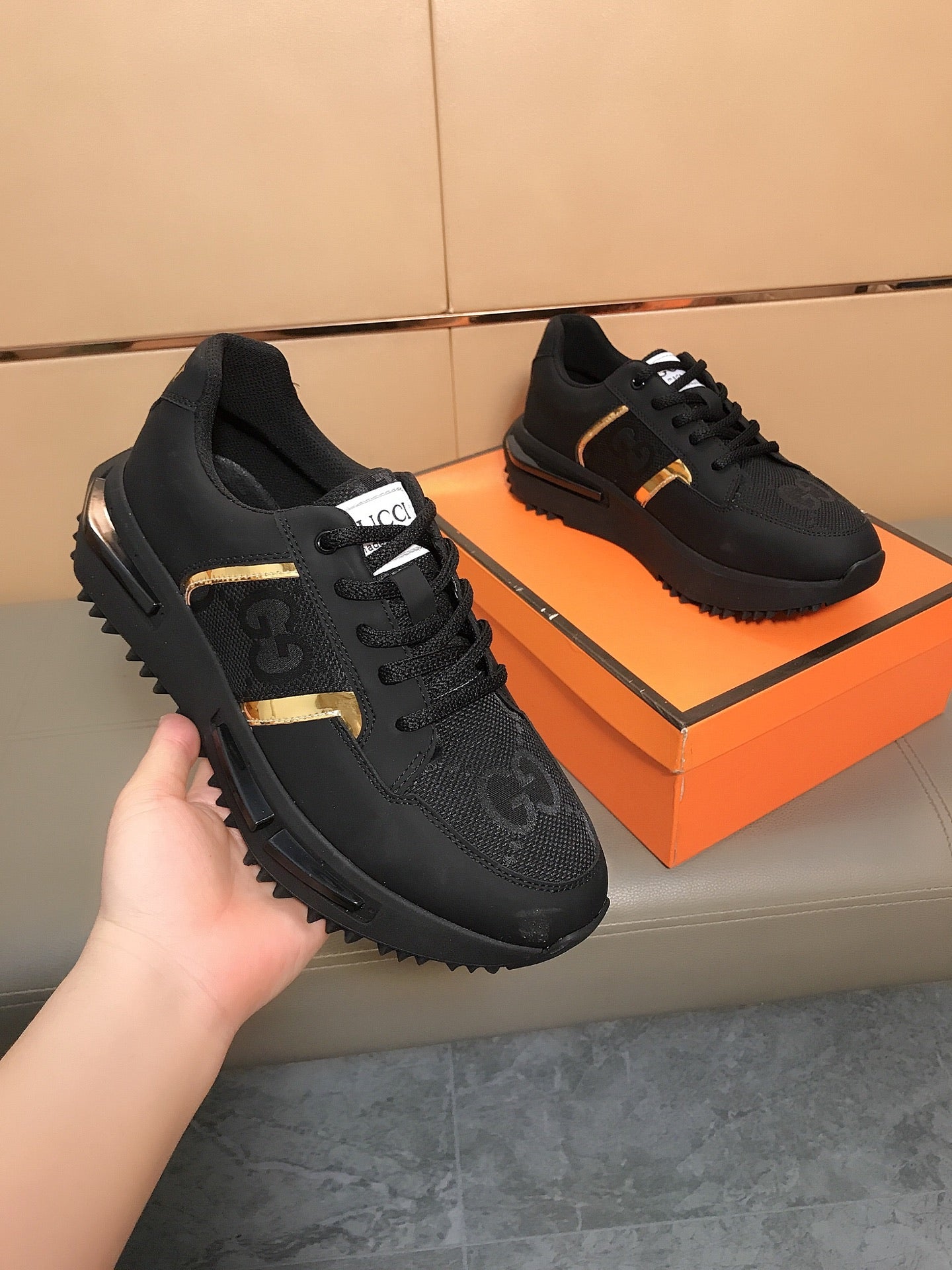 GG Men's Sneaker Black Cowhide 735852