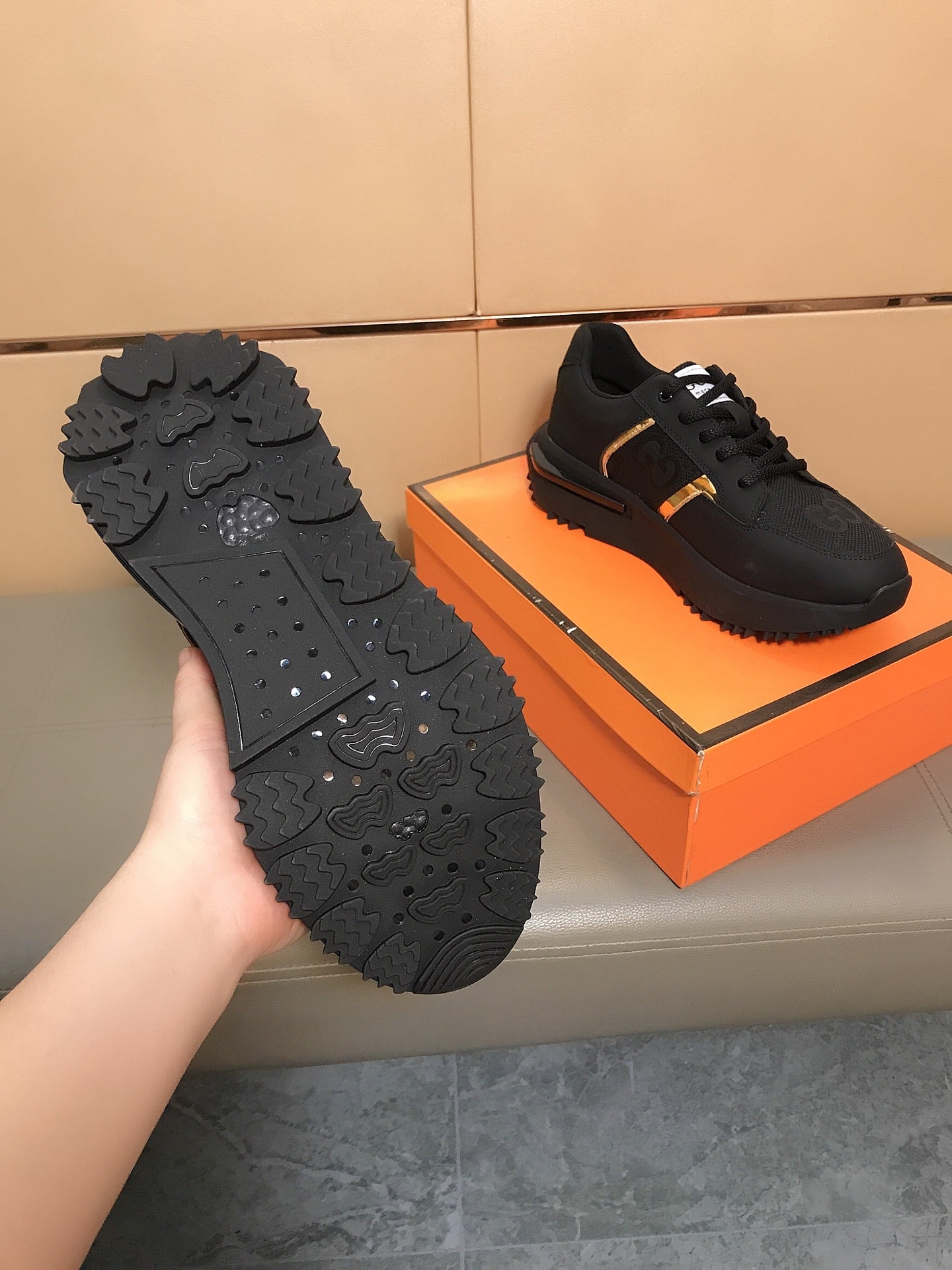 GG Men's Sneaker Black Cowhide 735852