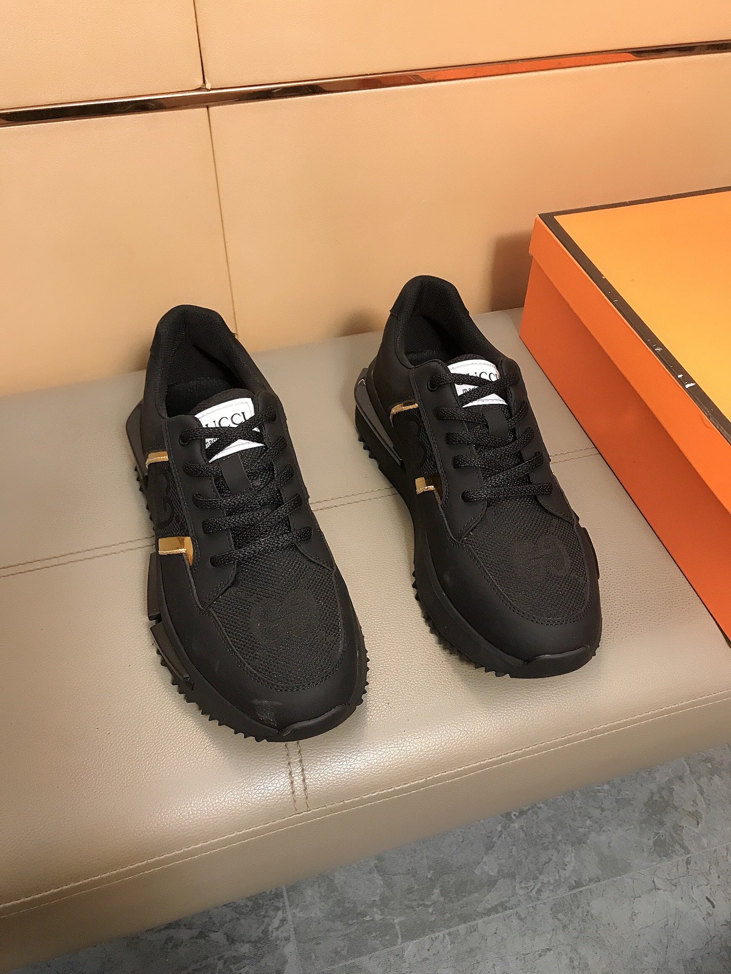 GG Men's Sneaker Black Cowhide 735852