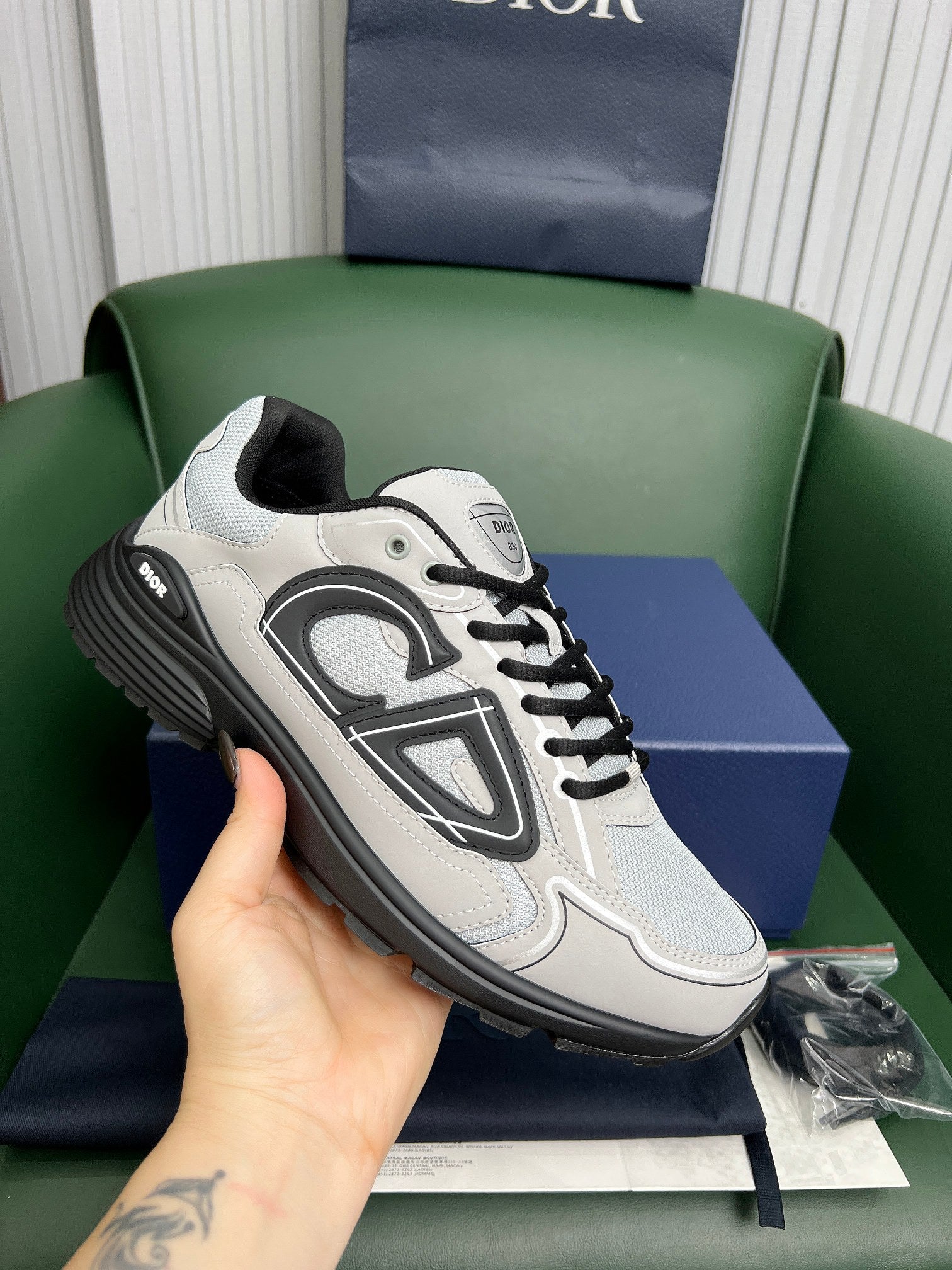 CD B30 Sneaker Black Grey Mesh Cowhide 646350