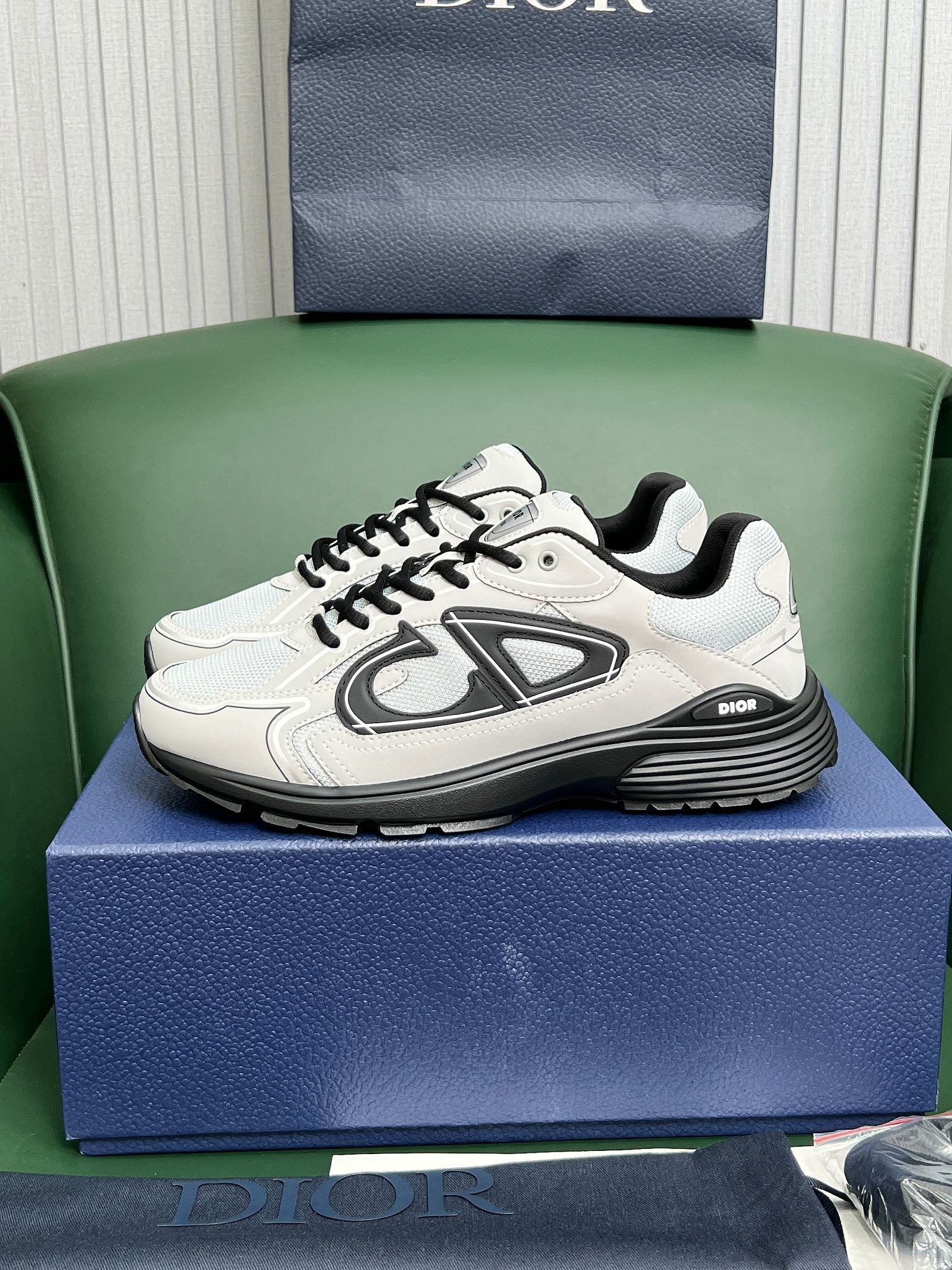 CD B30 Sneaker Black Grey Mesh Cowhide 646350