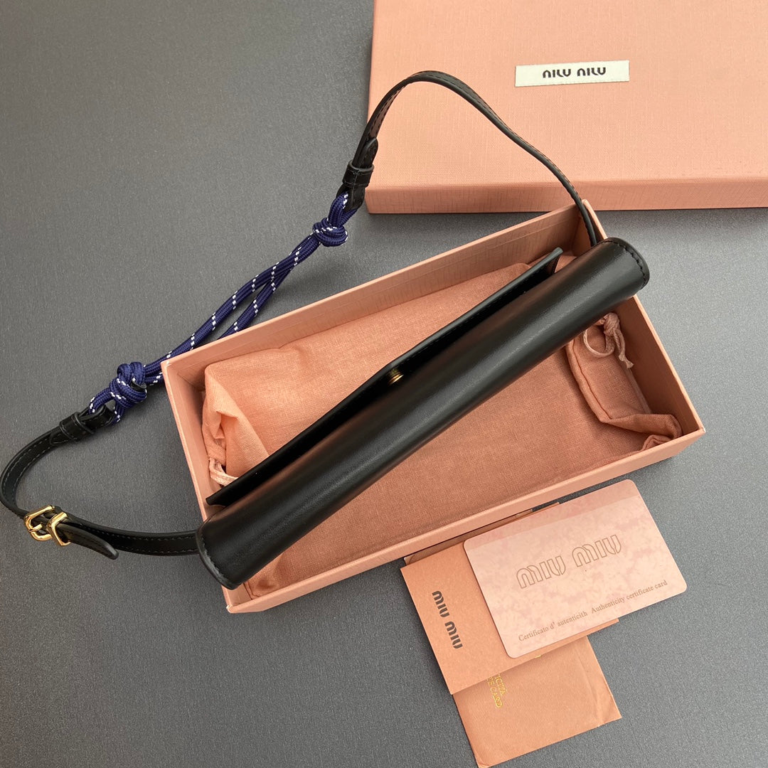 MICRO BAG 19 IN BLACK SMOOTH CALFSKIN