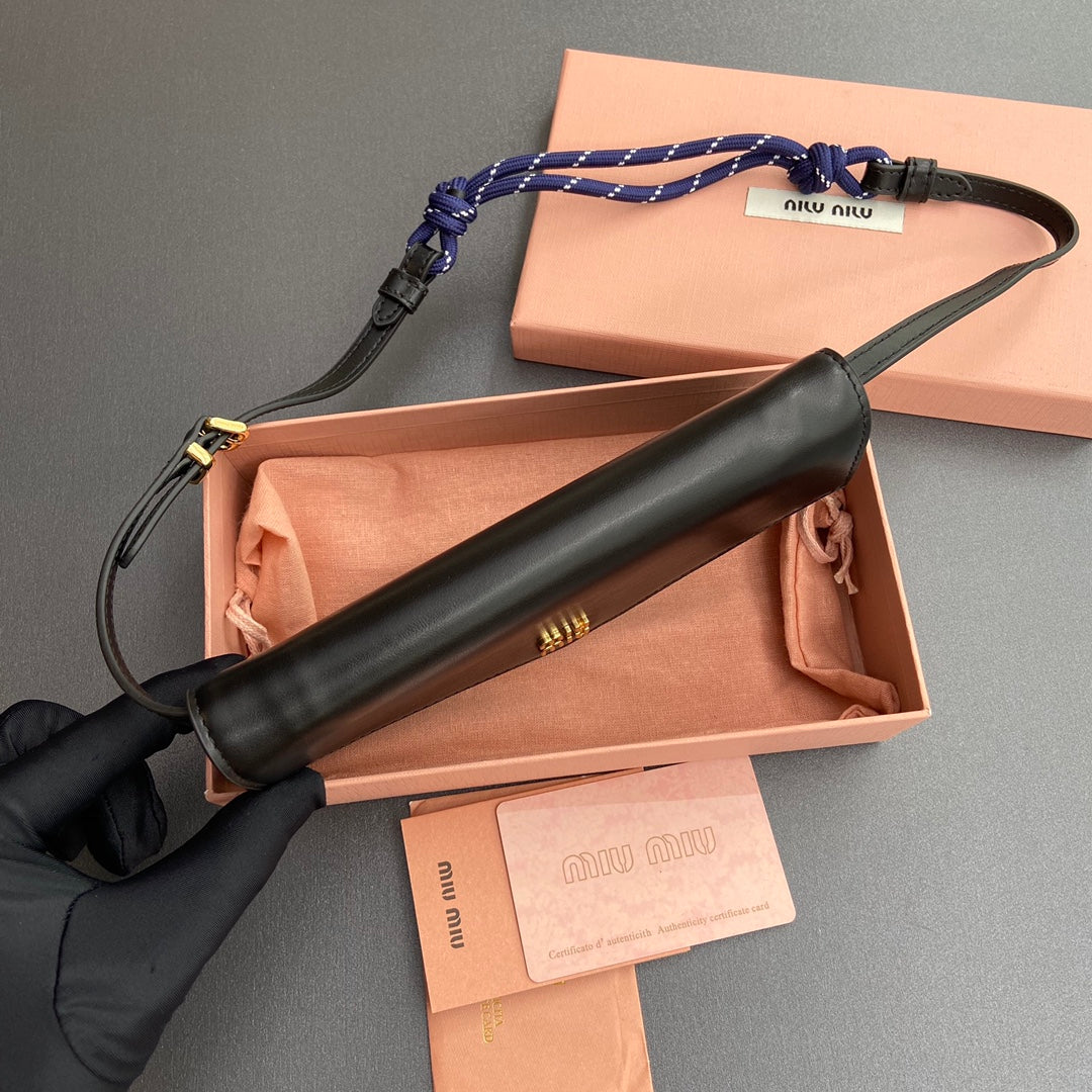 MICRO BAG 19 IN BLACK SMOOTH CALFSKIN