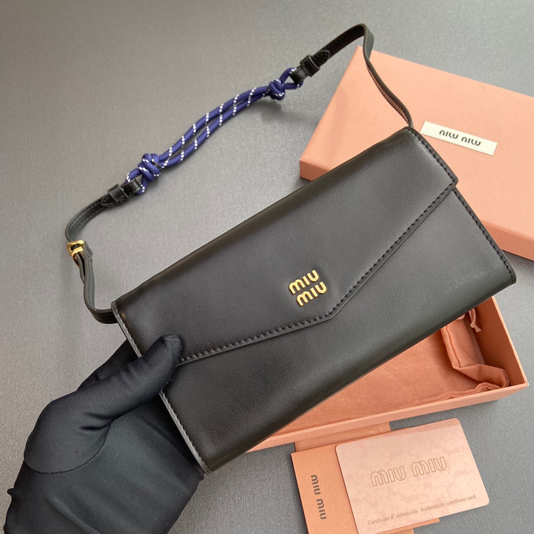 MICRO BAG 19 IN BLACK SMOOTH CALFSKIN