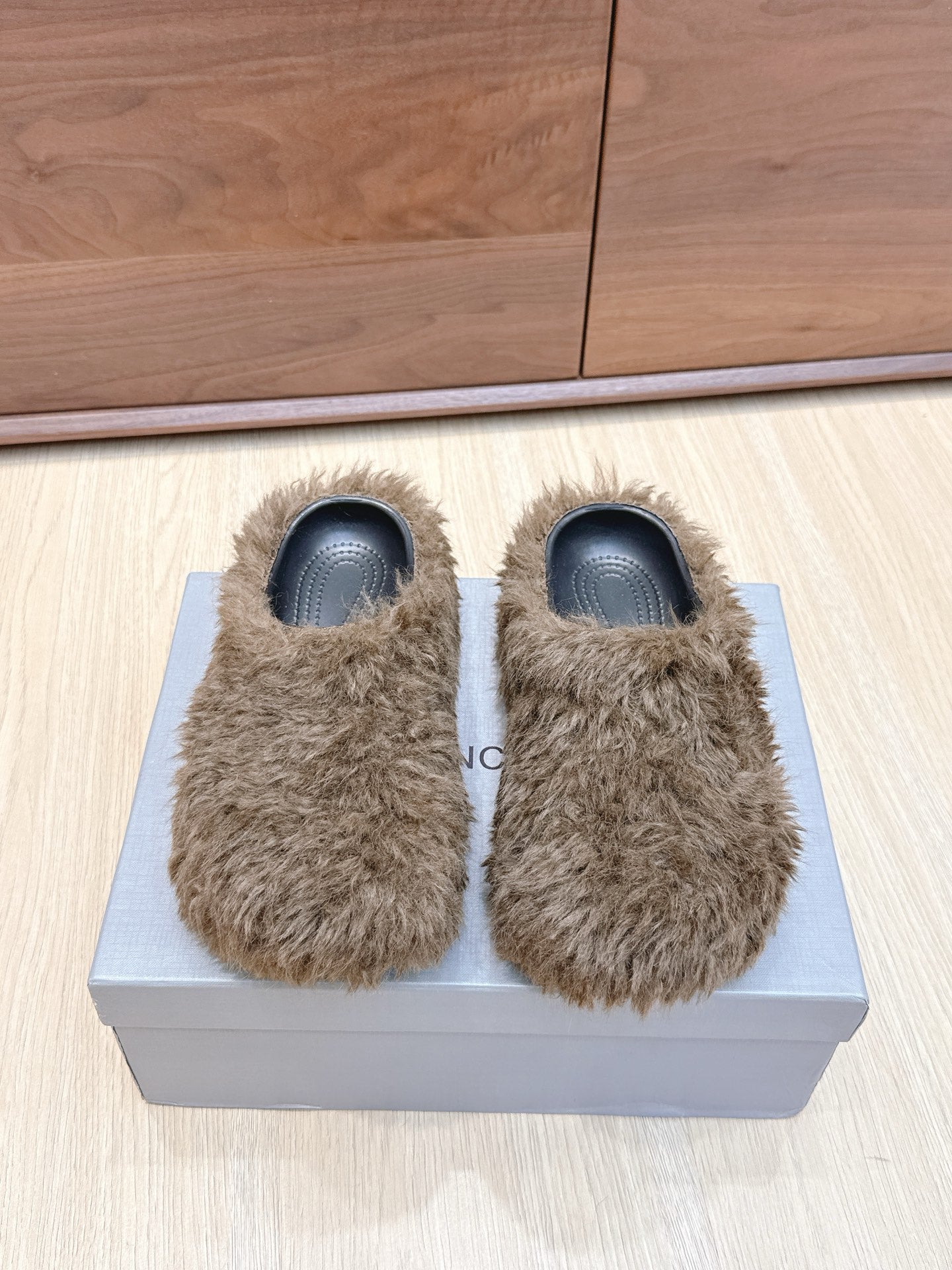 Balenciaga 25ss slippers brown wool 462675