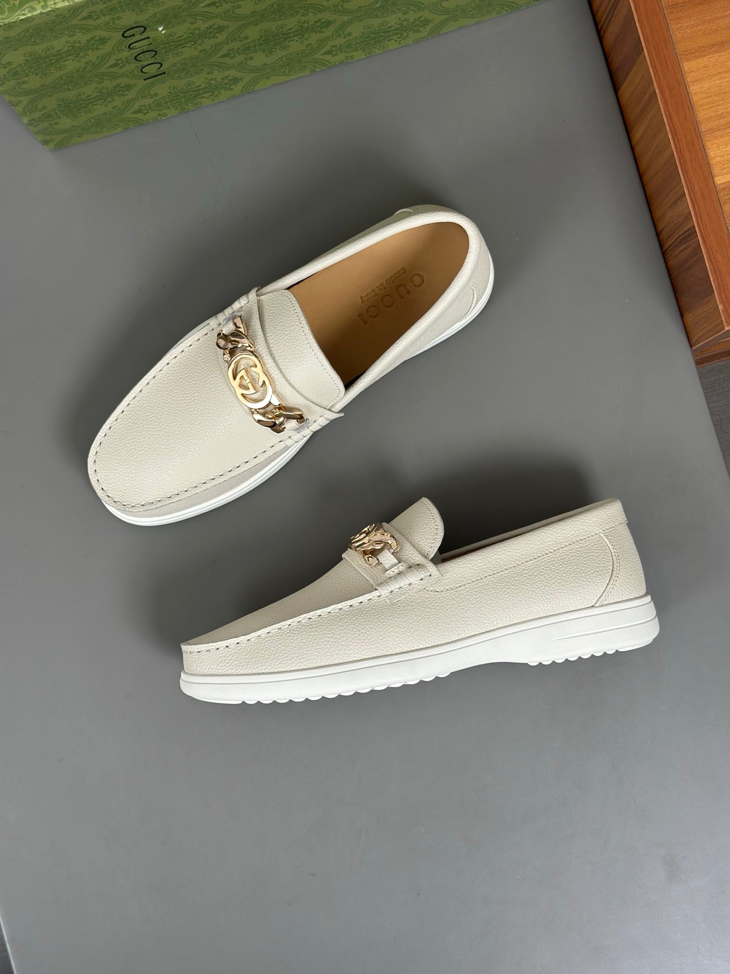 GG Men's Interlocking G Loafer White Cowhide 573500