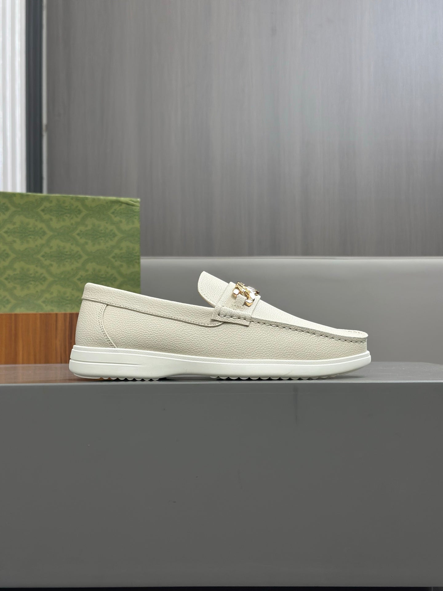 GG Men's Interlocking G Loafer White Cowhide 573500