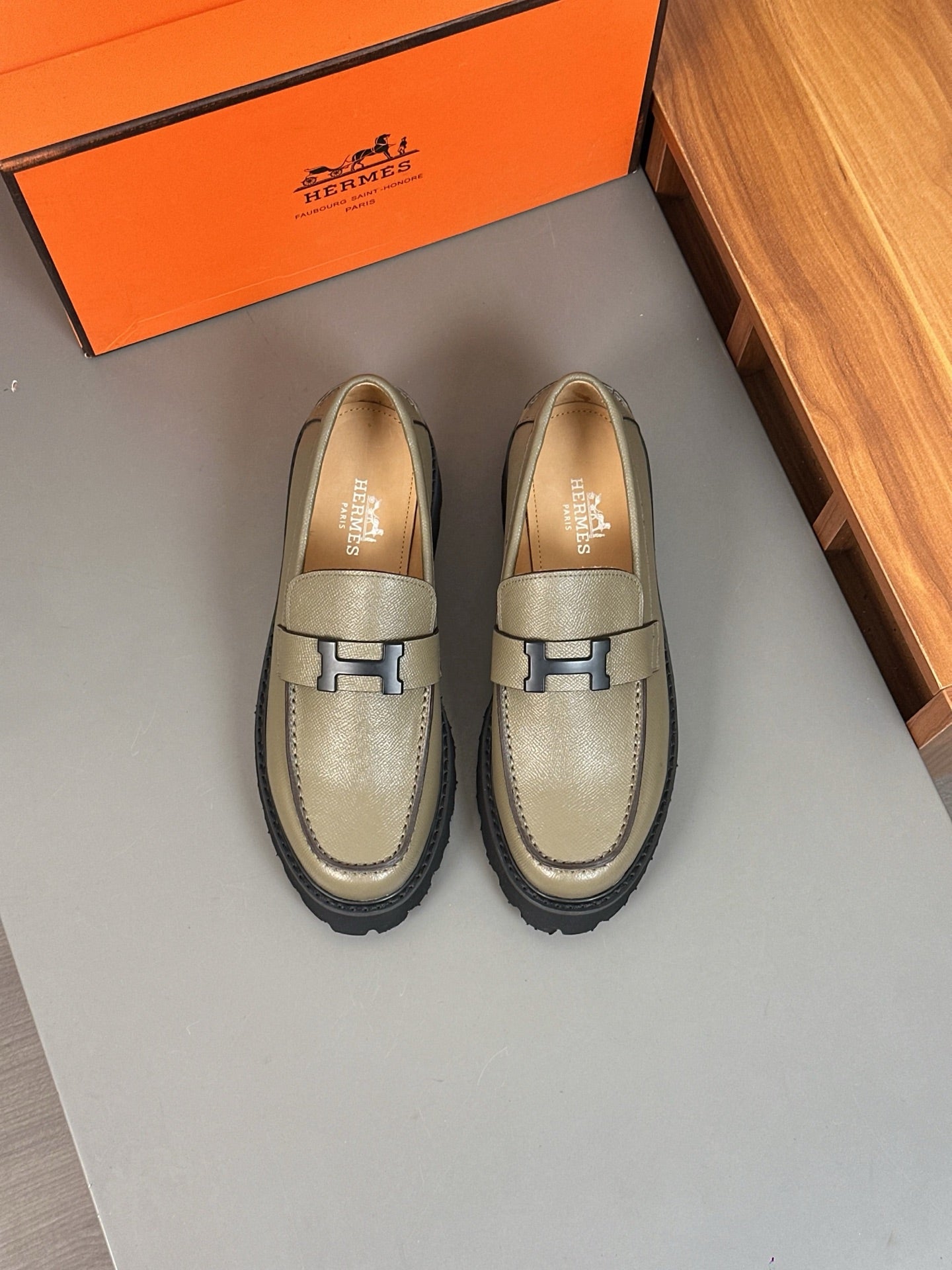 HM Men's Paris Loafer Light Cream Calfskin 640903